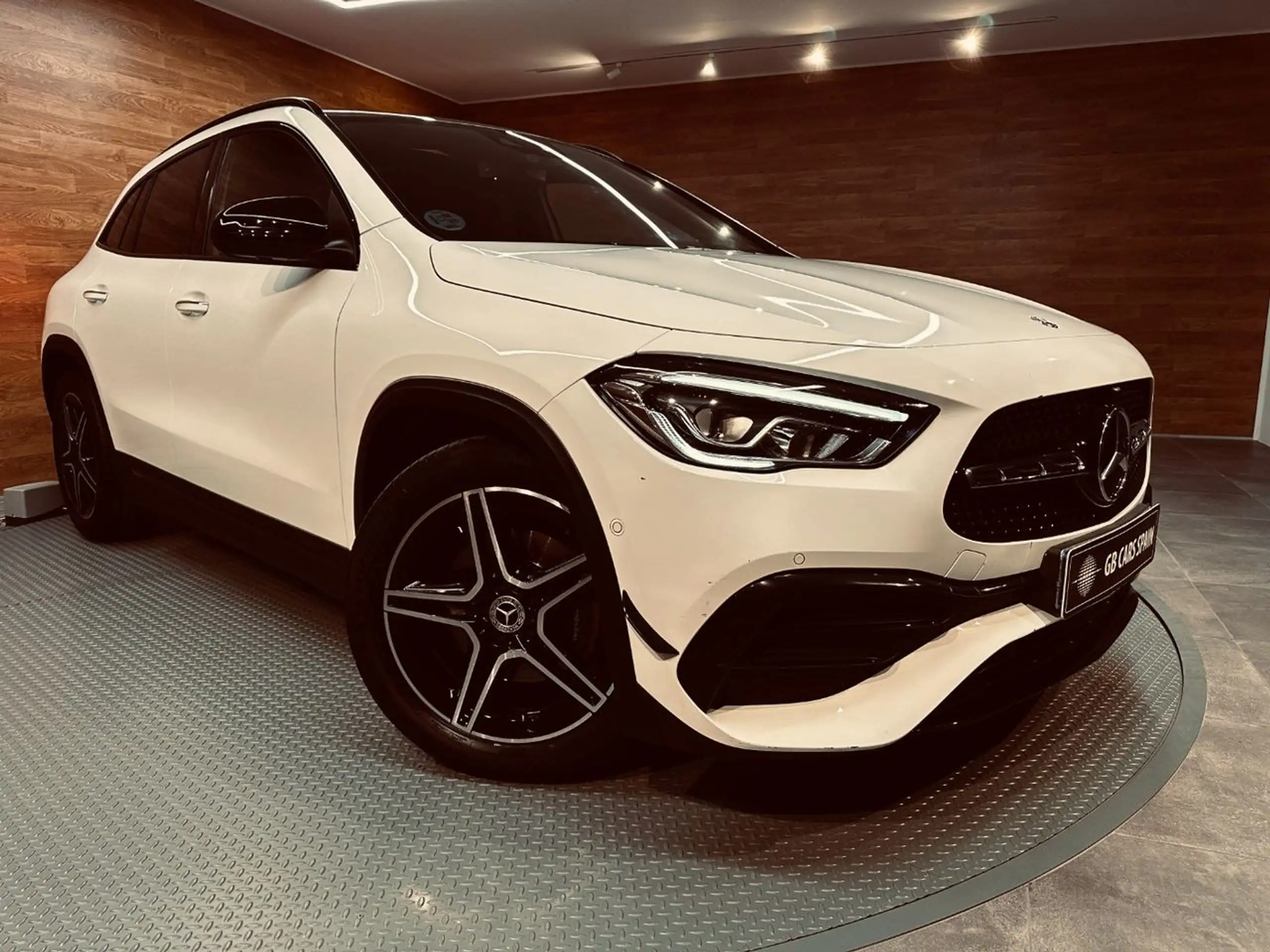 Mercedes-Benz - GLA 200