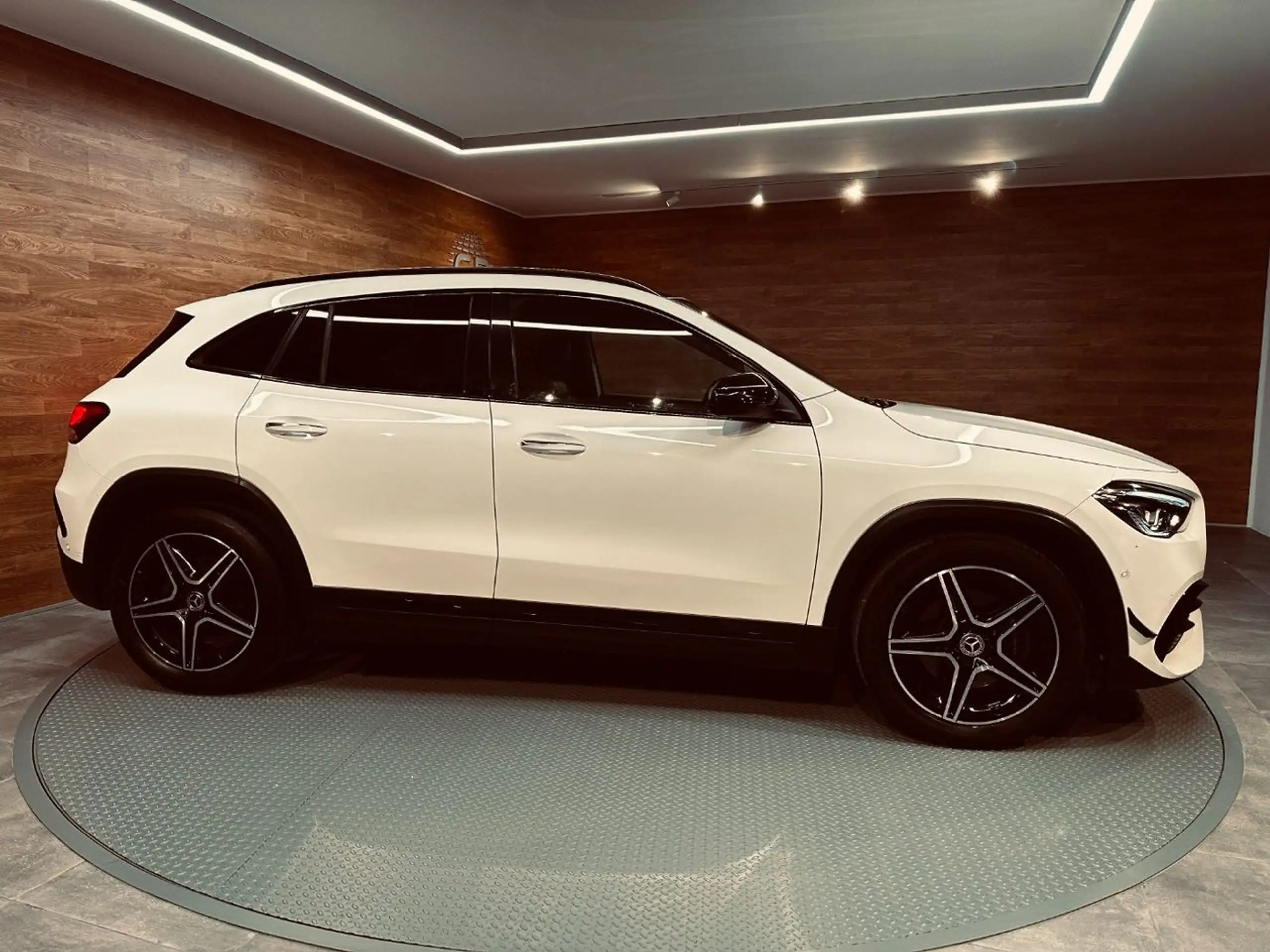 Mercedes-Benz - GLA 200