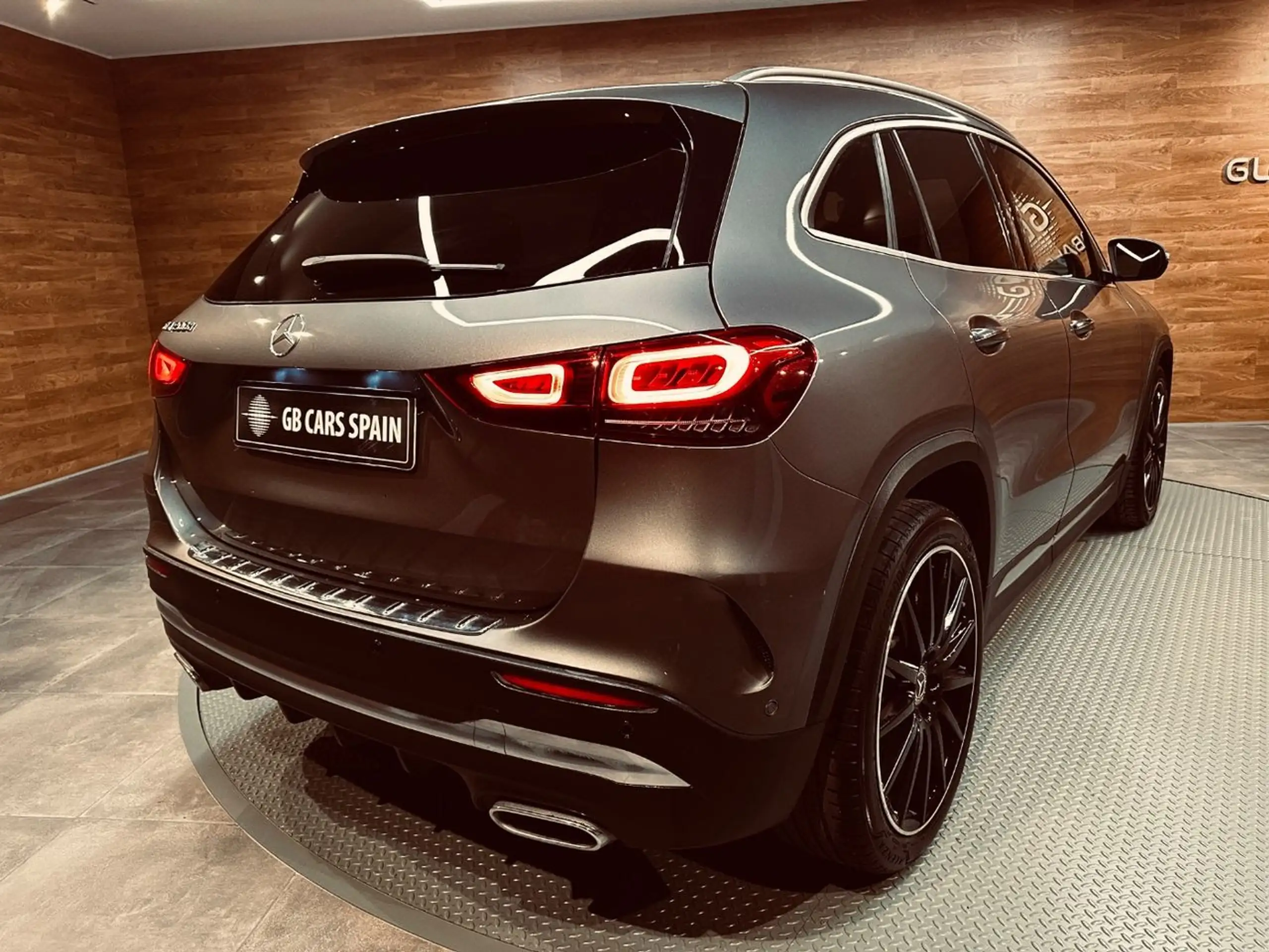 Mercedes-Benz - GLA 45 AMG