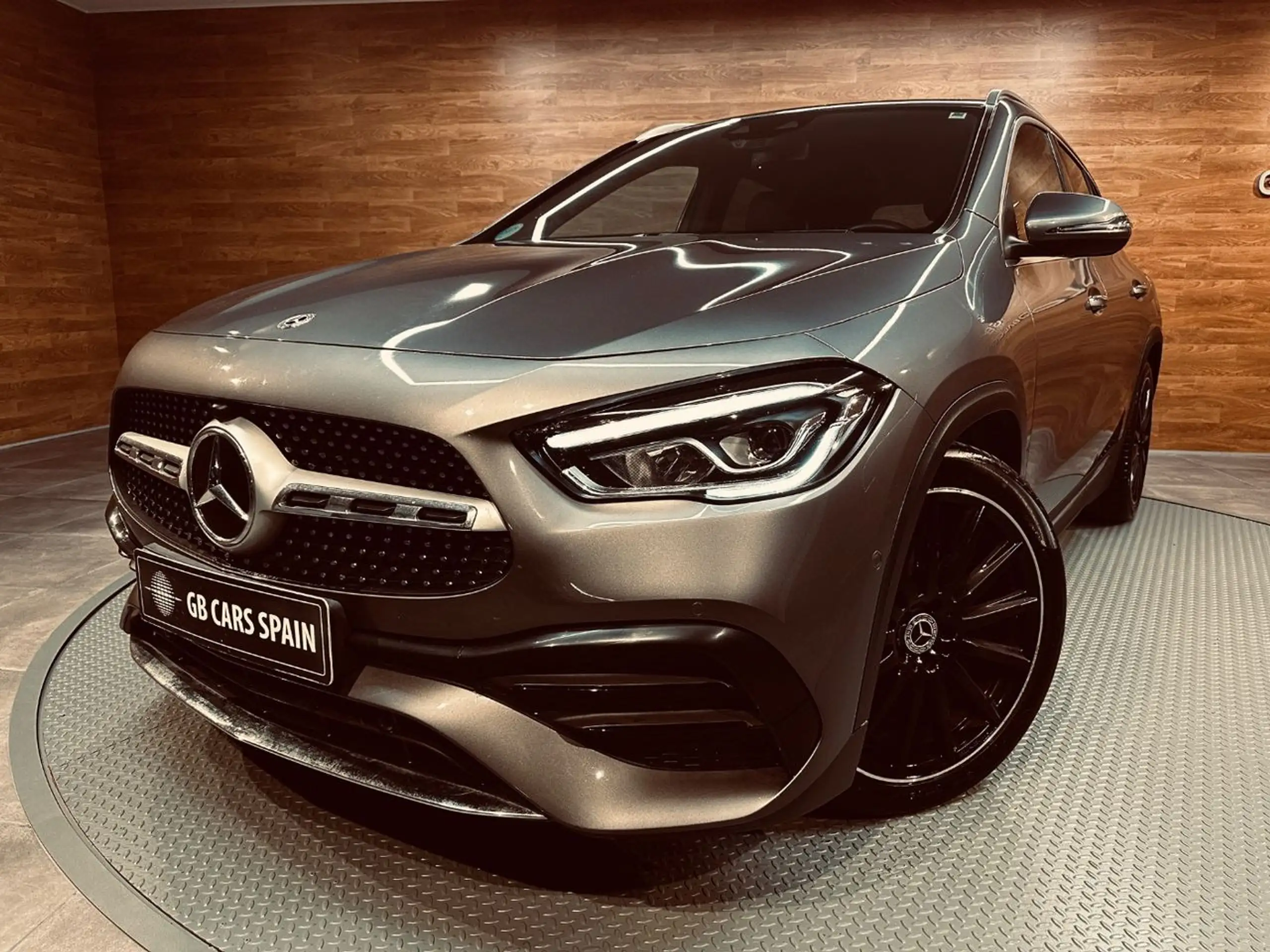 Mercedes-Benz - GLA 45 AMG