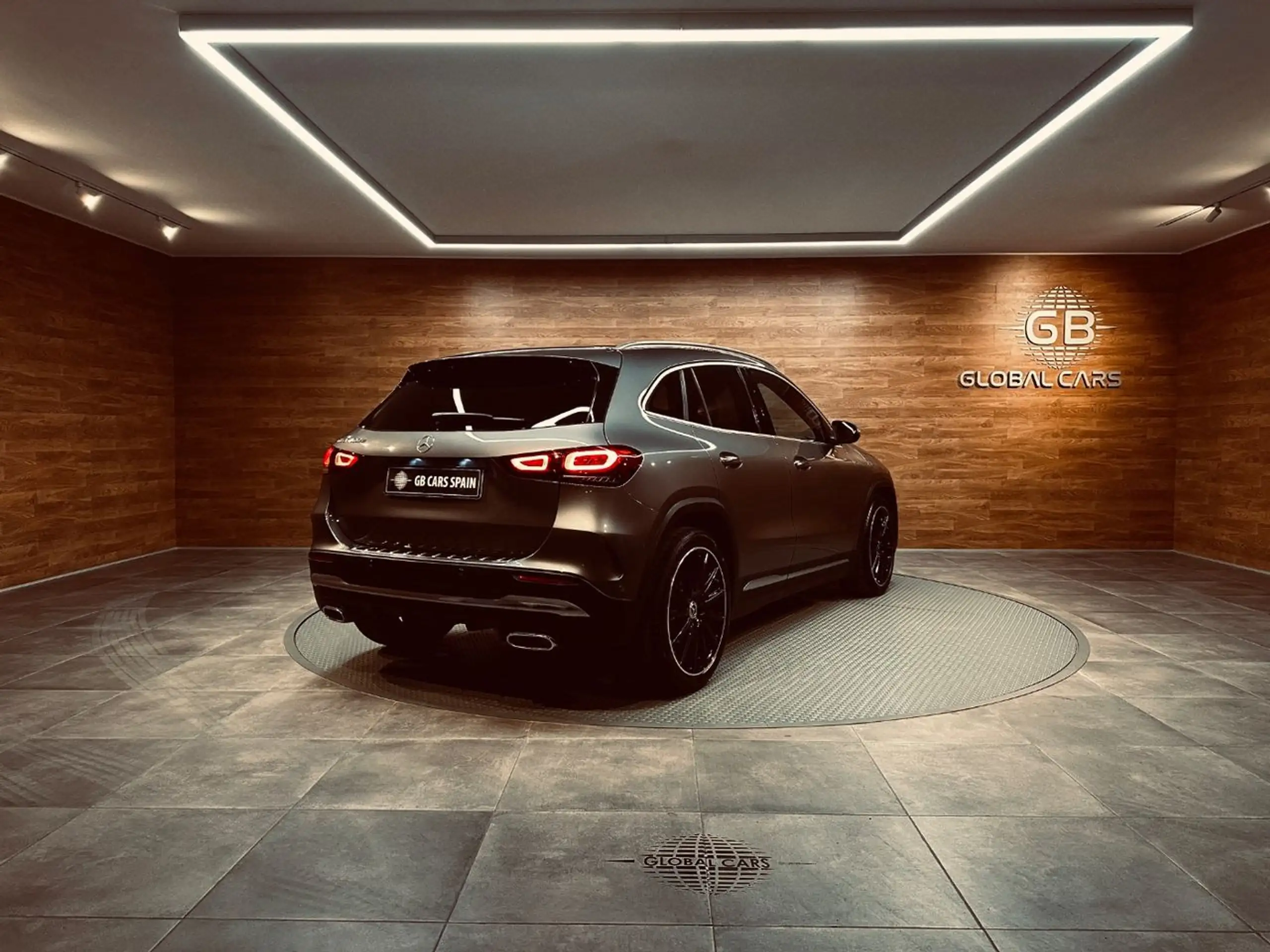 Mercedes-Benz - GLA 45 AMG