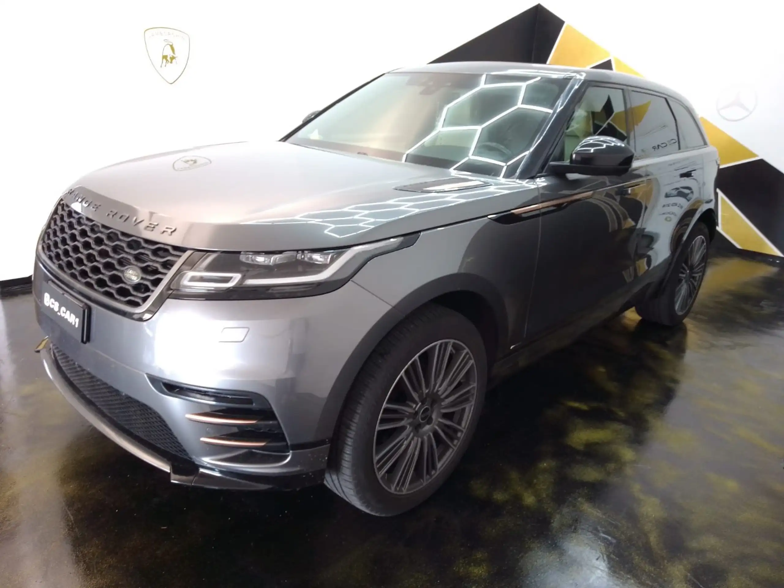 Land Rover - Range Rover Velar