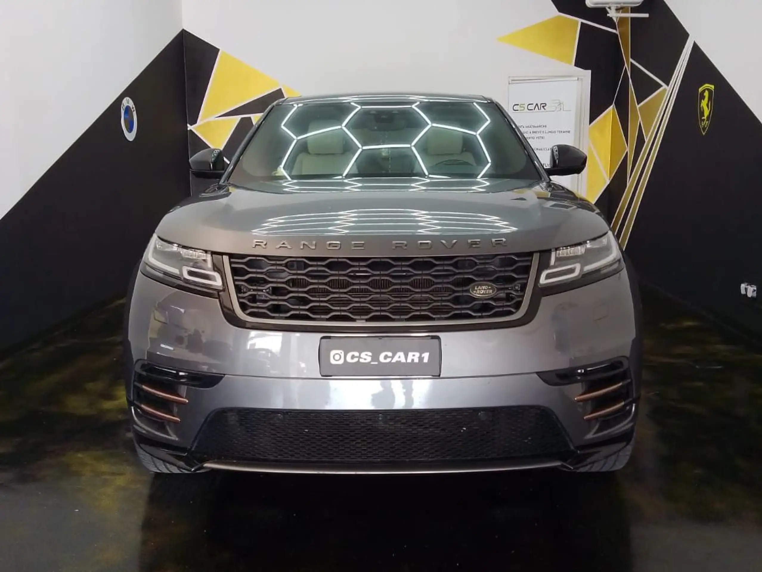 Land Rover - Range Rover Velar