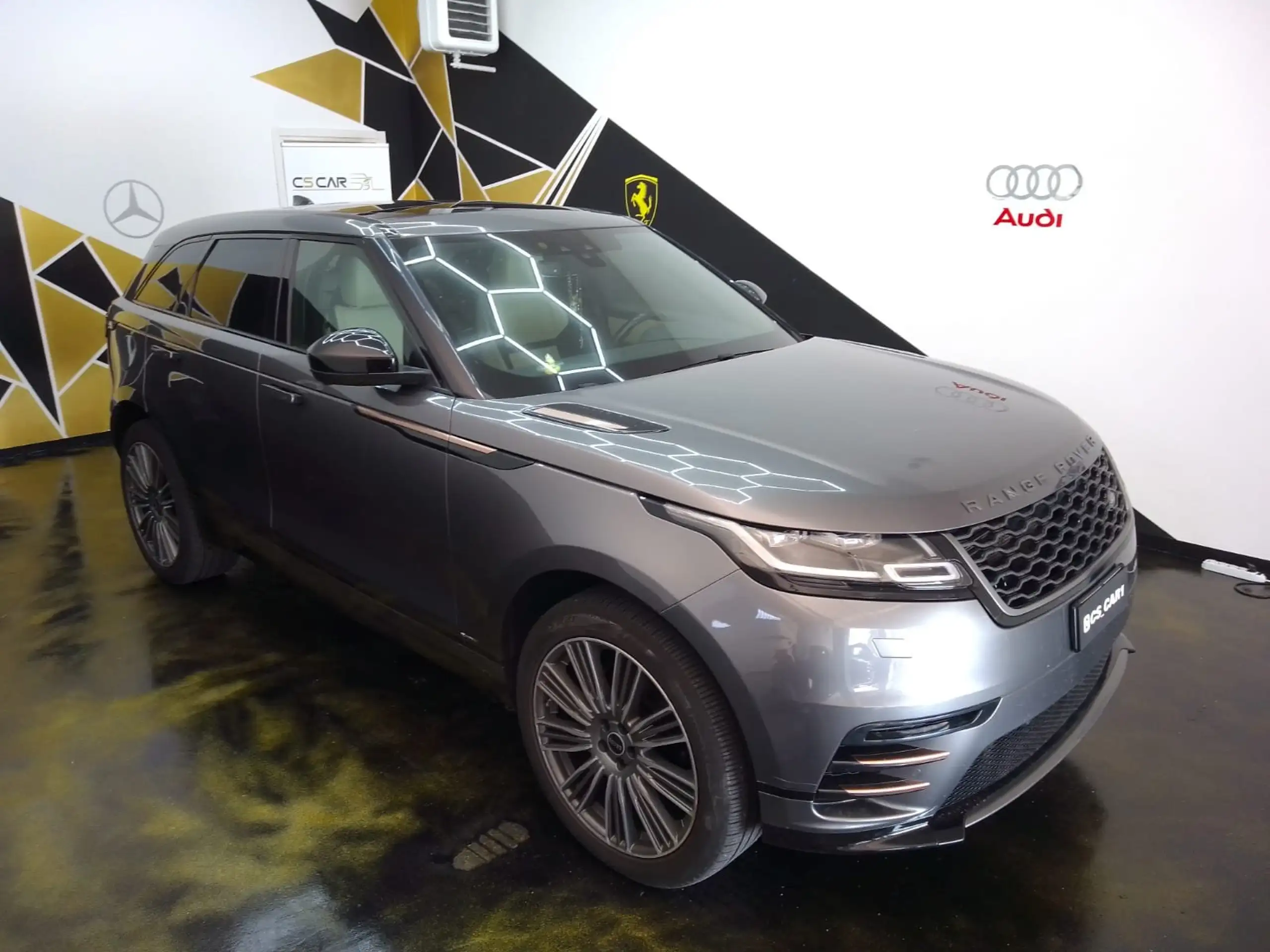 Land Rover - Range Rover Velar