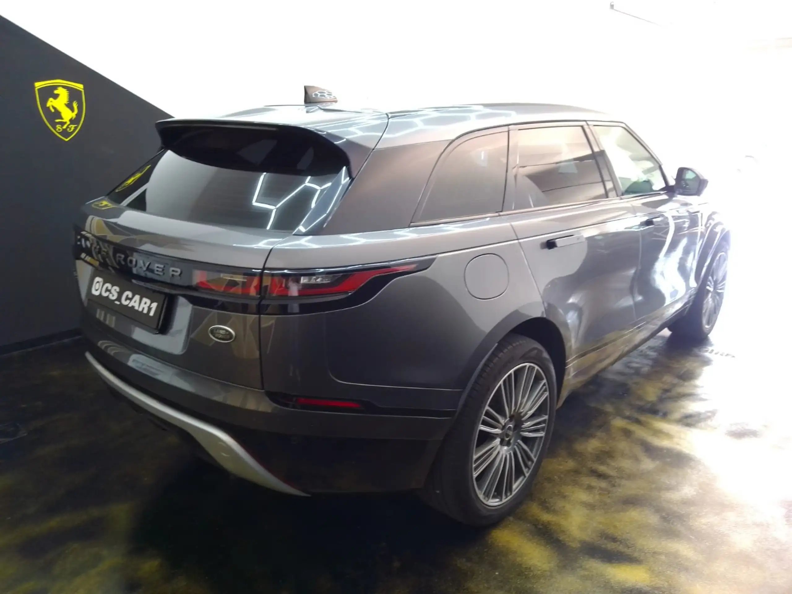 Land Rover - Range Rover Velar