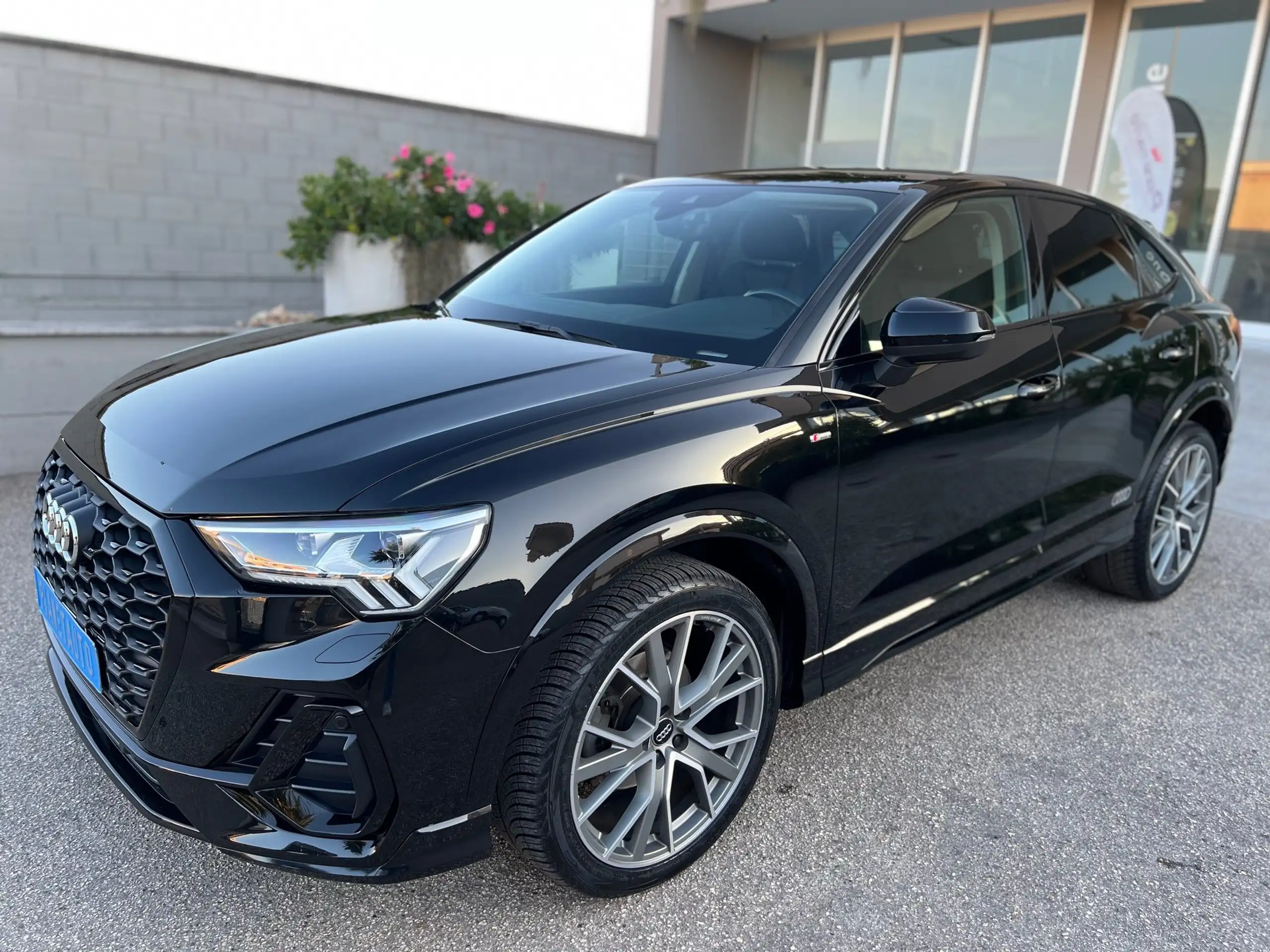 Audi - Q3