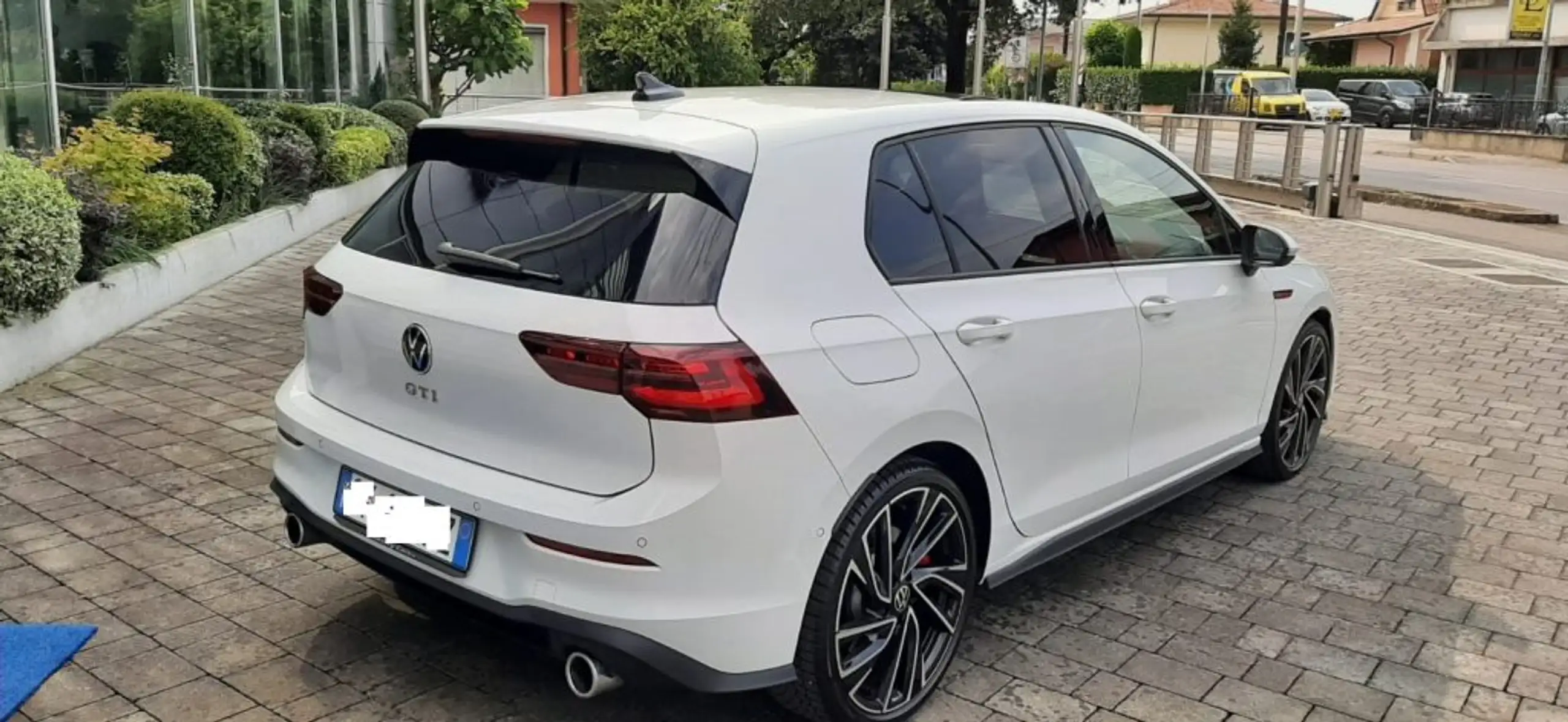 Volkswagen - Golf