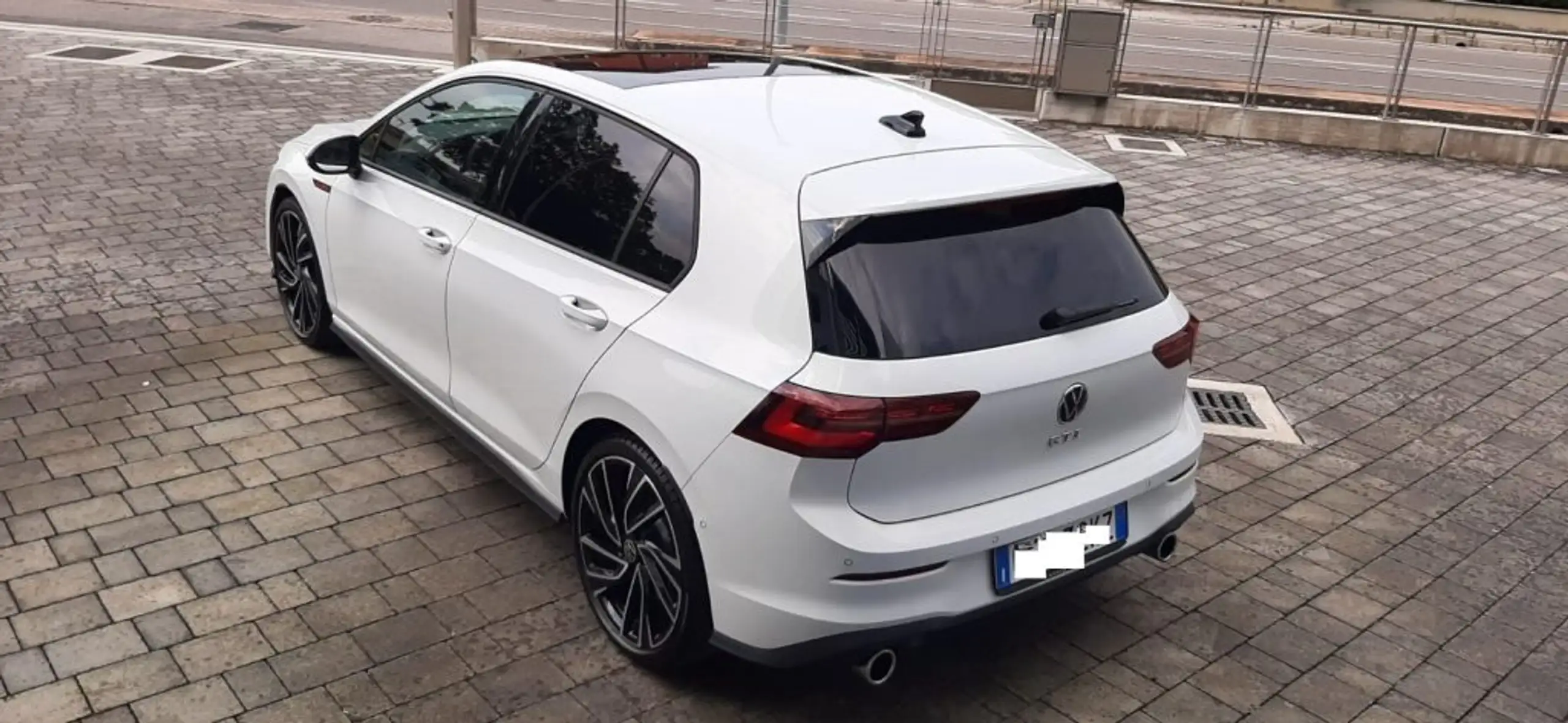 Volkswagen - Golf