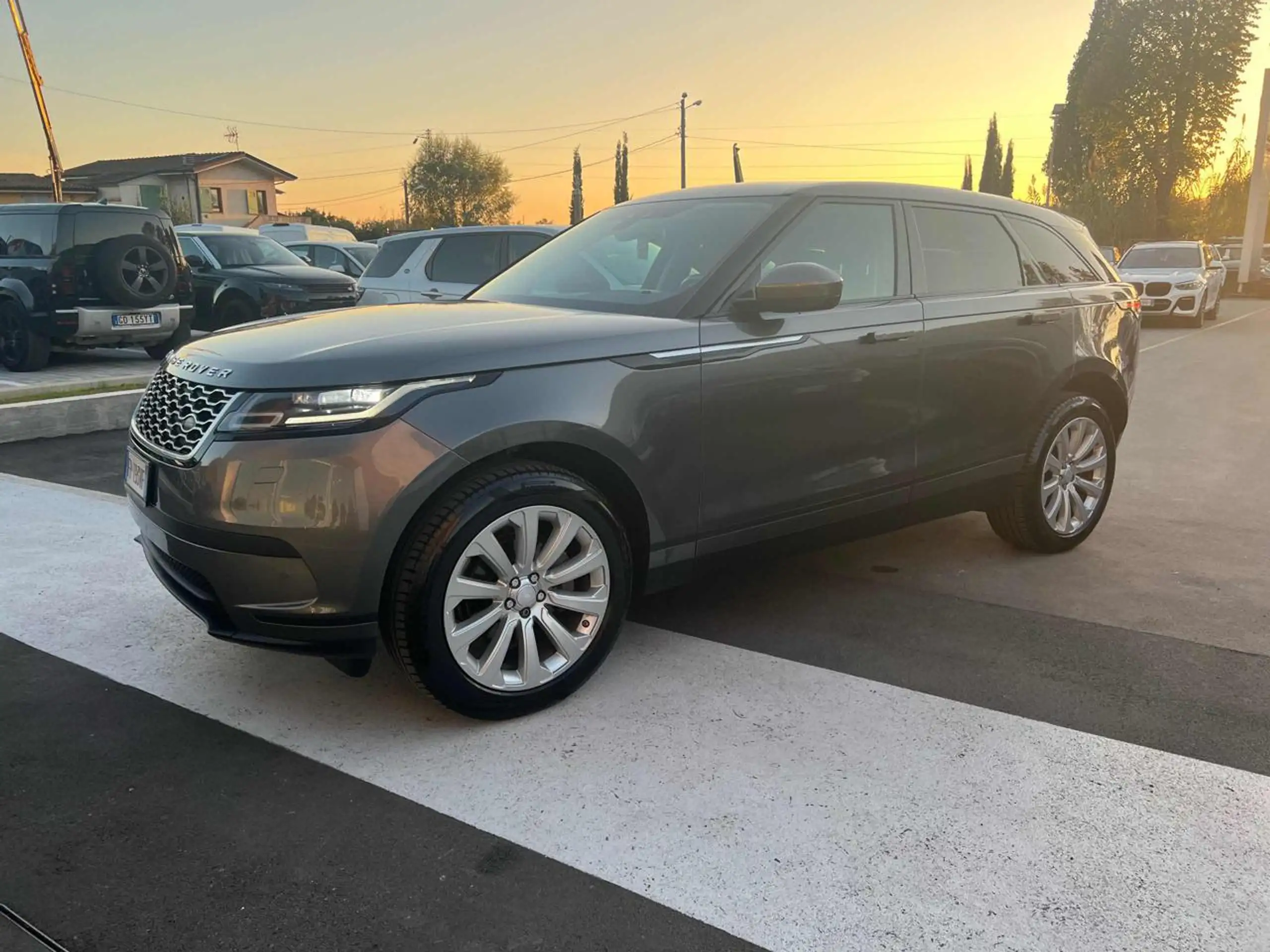 Land Rover - Range Rover Velar