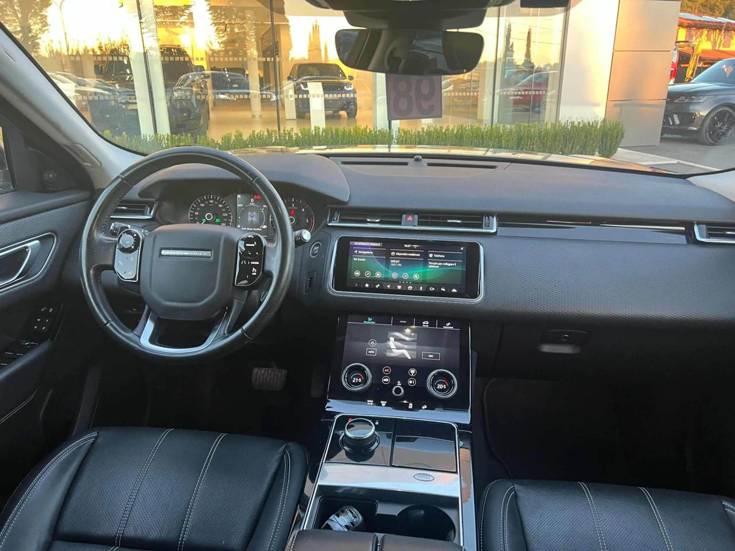 Land Rover - Range Rover Velar