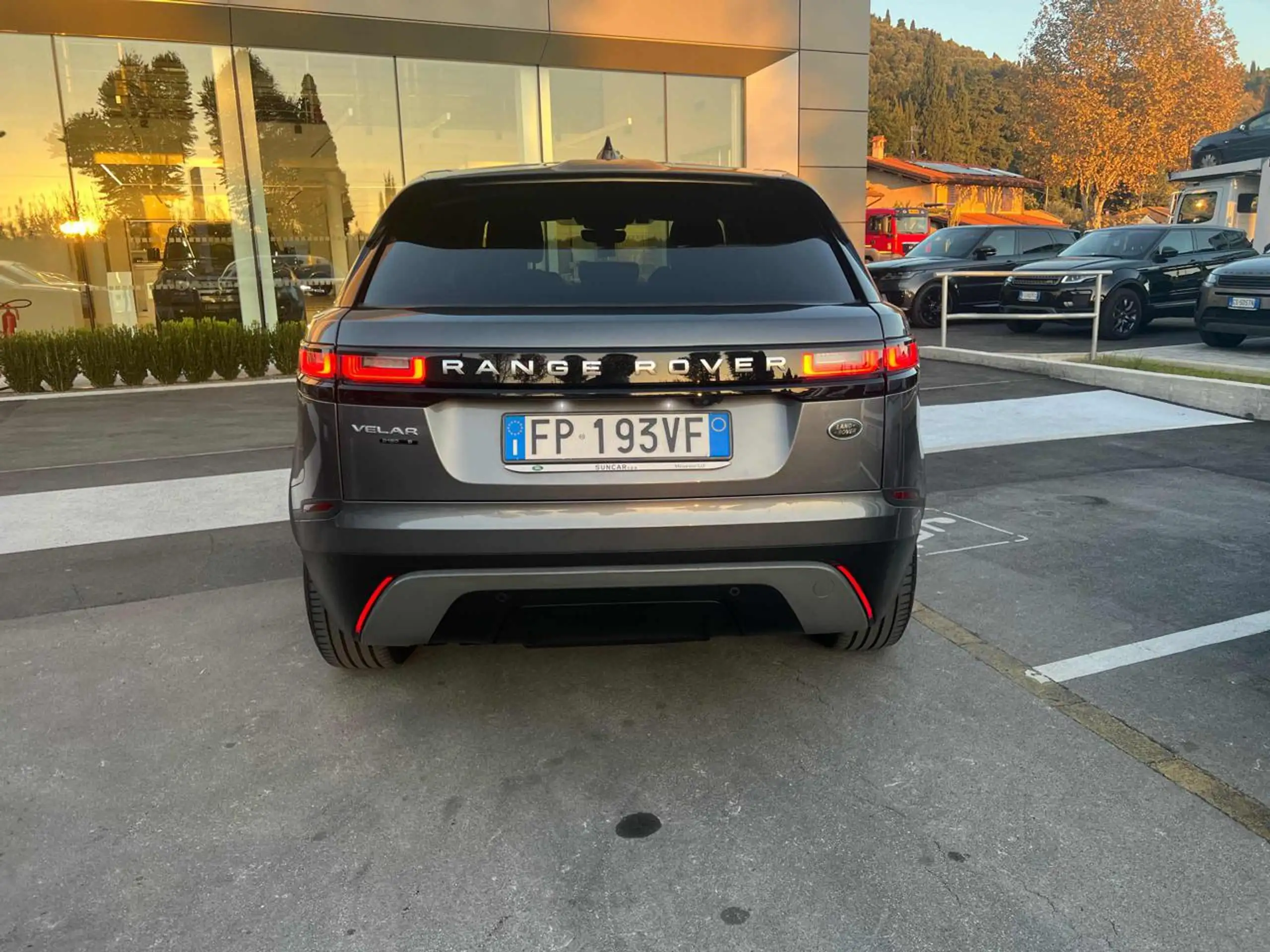 Land Rover - Range Rover Velar