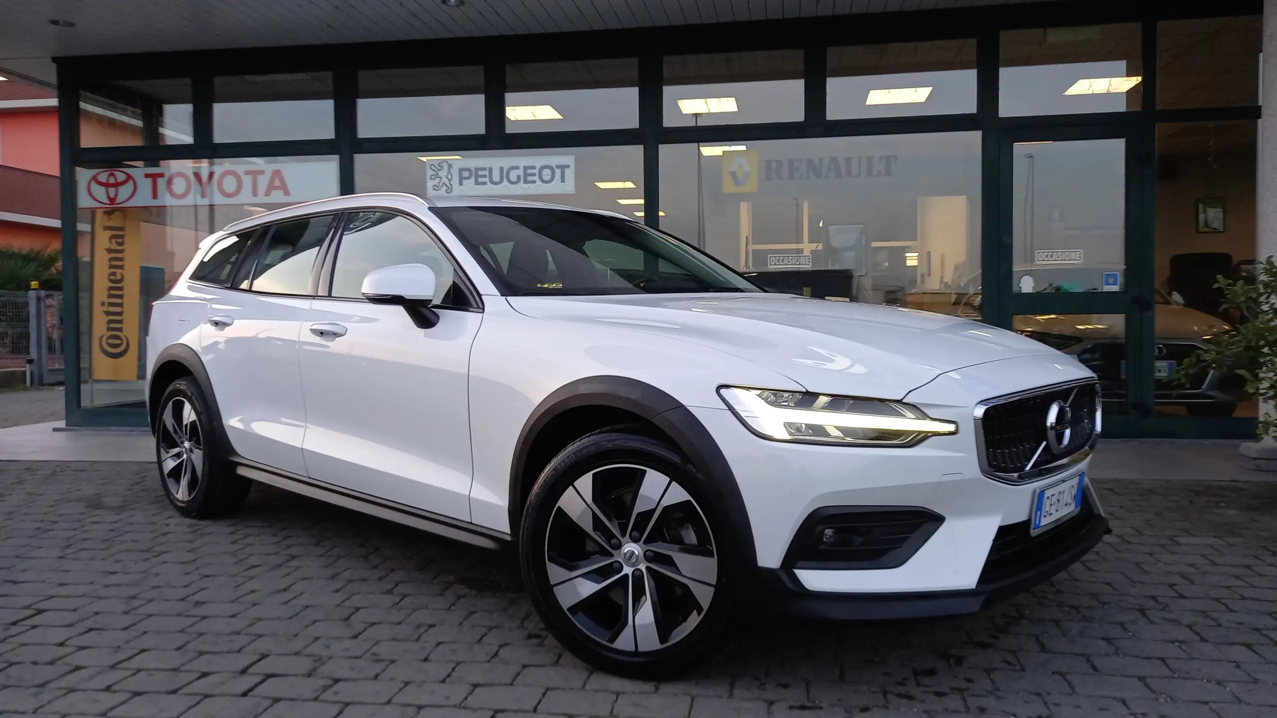 Volvo - V60 Cross Country