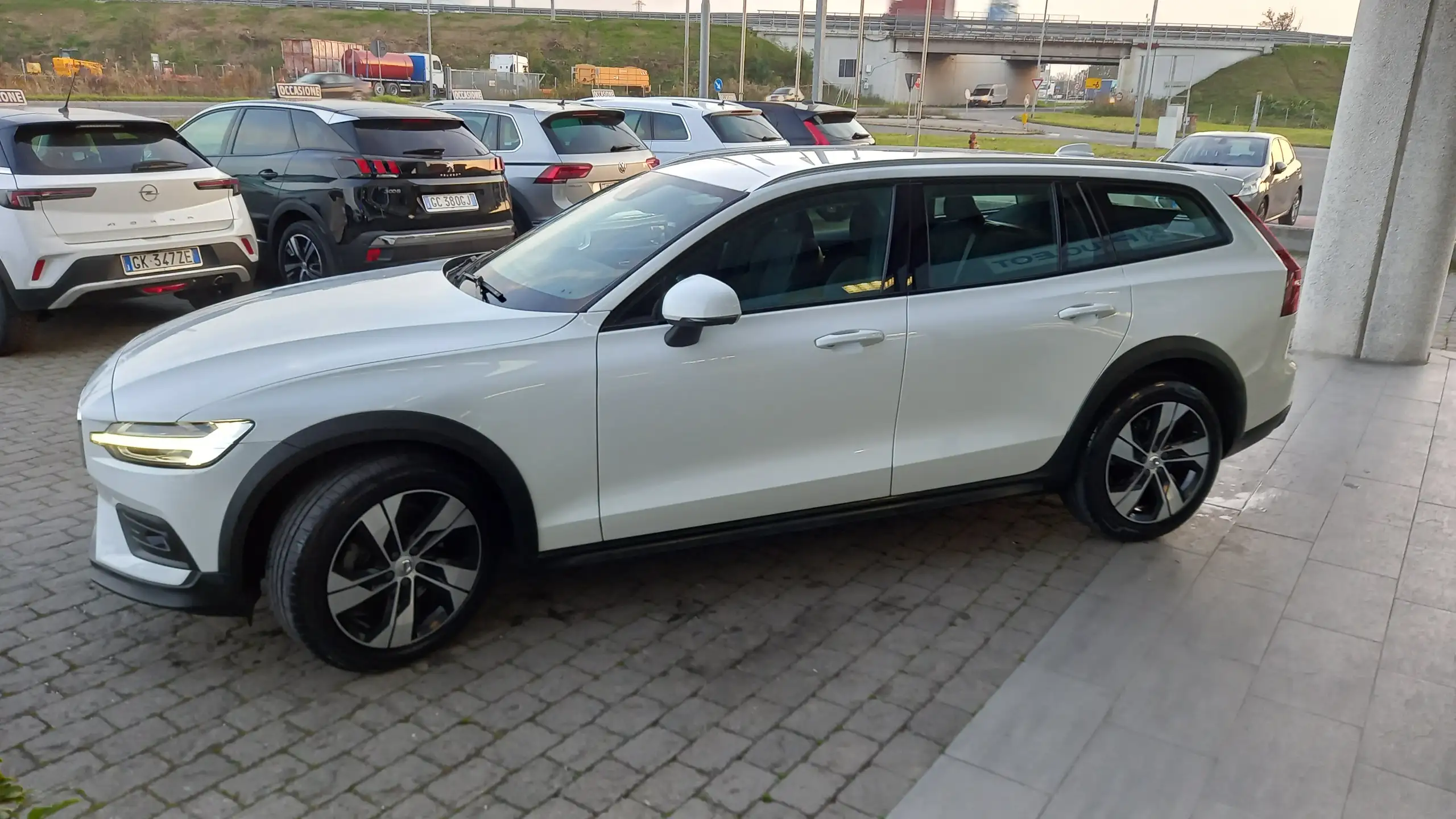 Volvo - V60 Cross Country