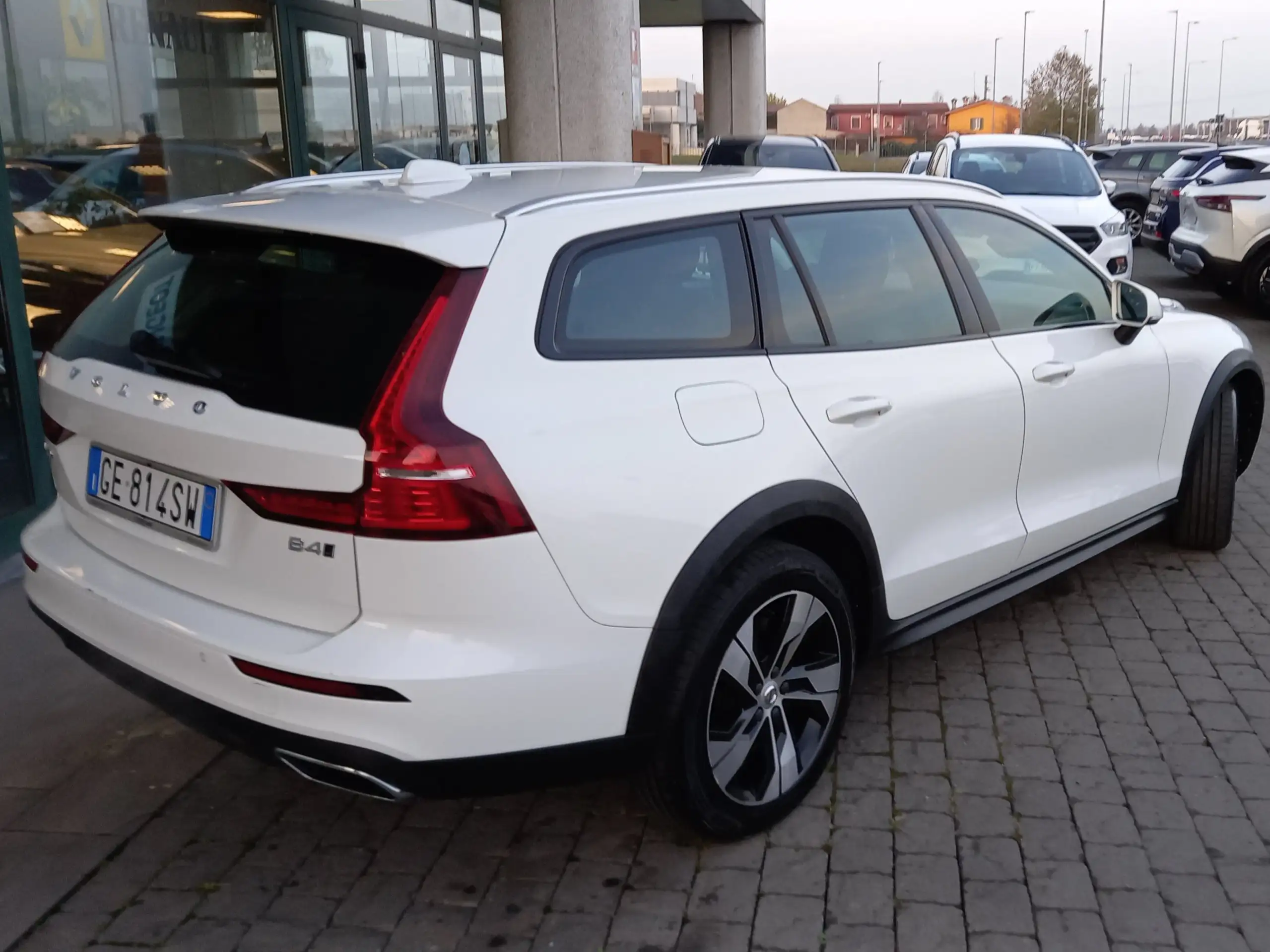 Volvo - V60 Cross Country