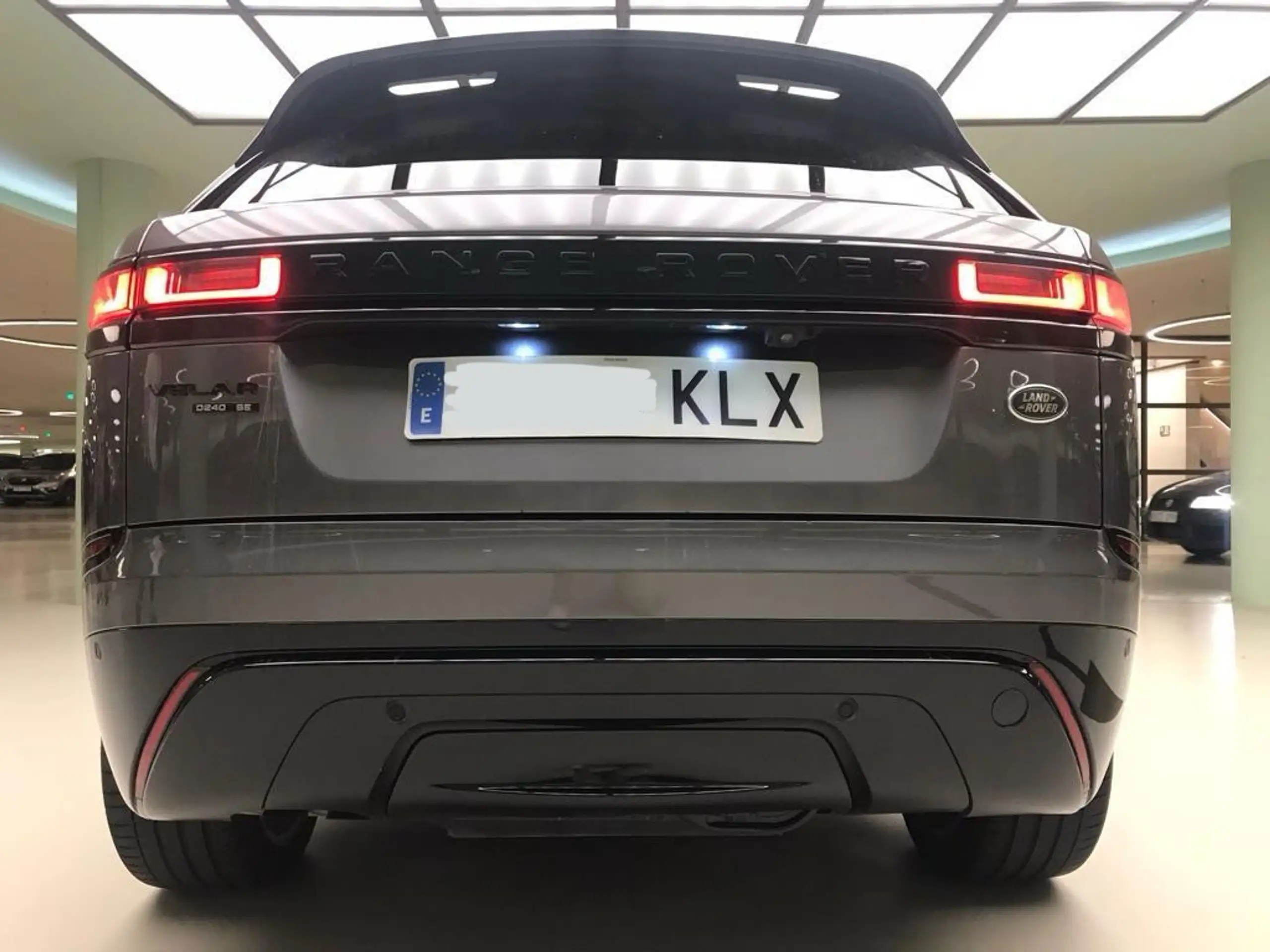 Land Rover - Range Rover Velar