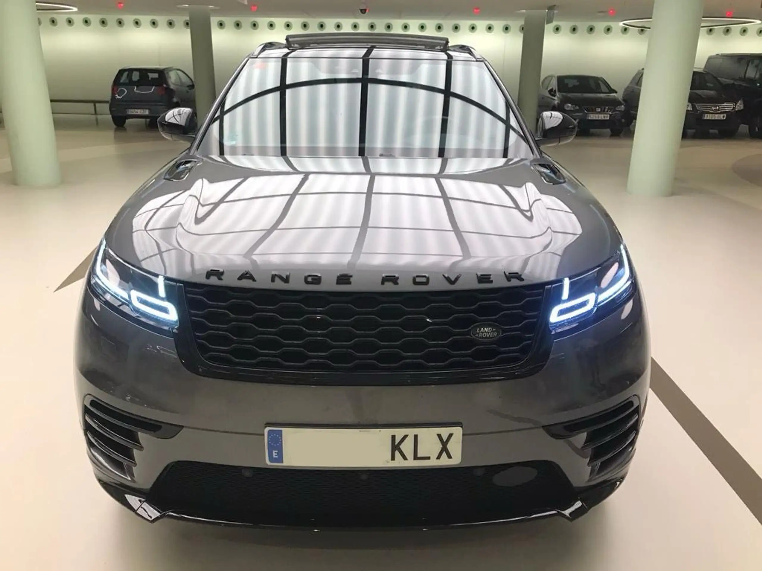 Land Rover - Range Rover Velar