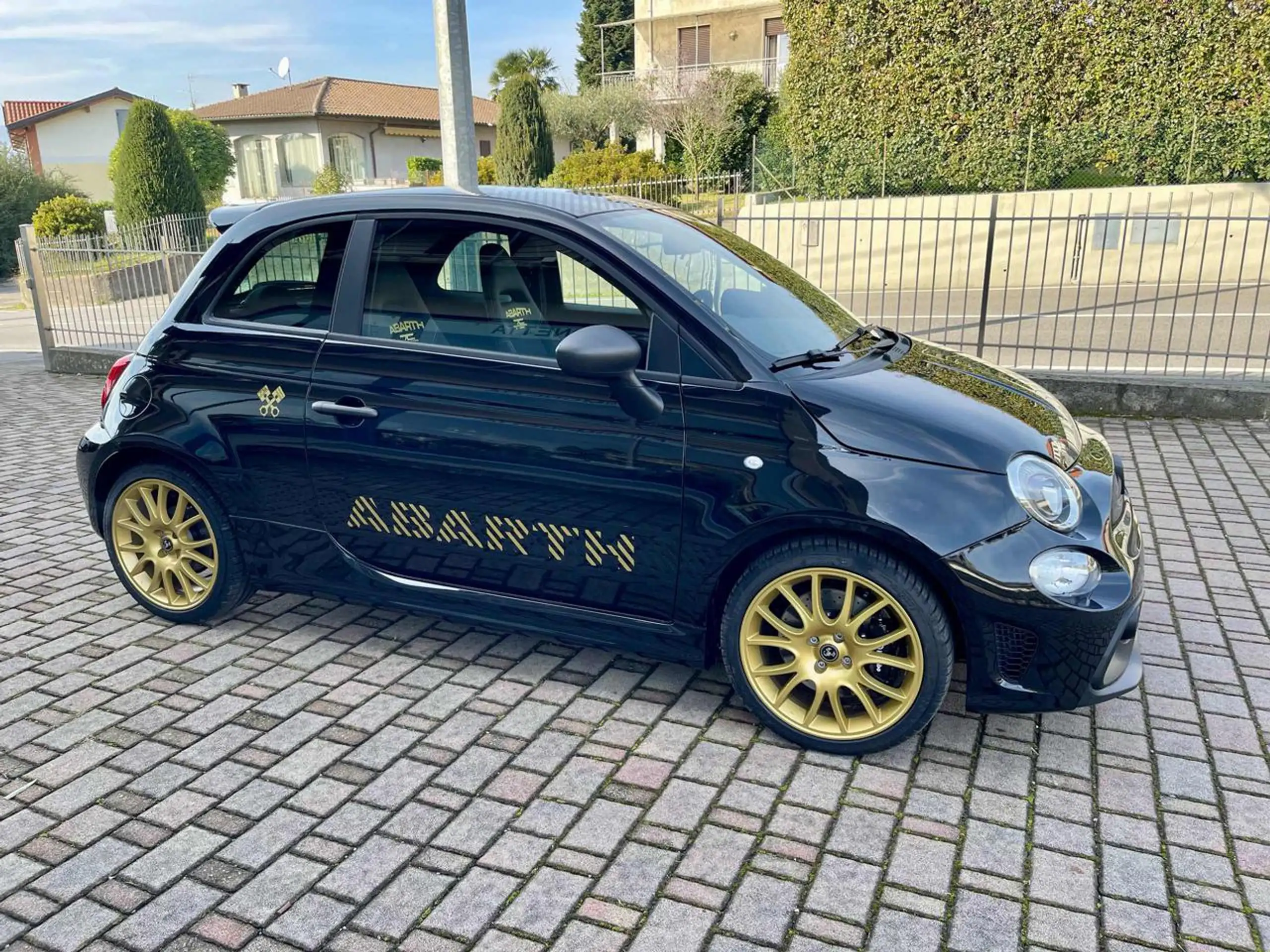 Abarth - 695