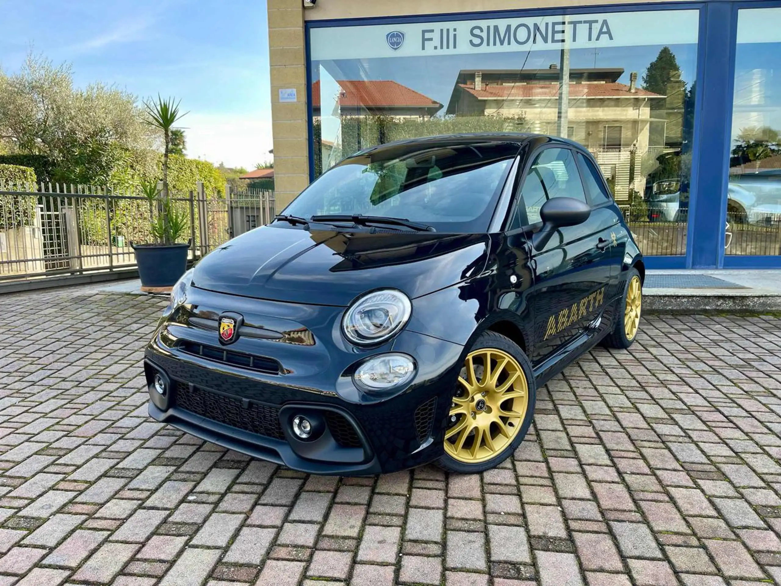 Abarth - 695