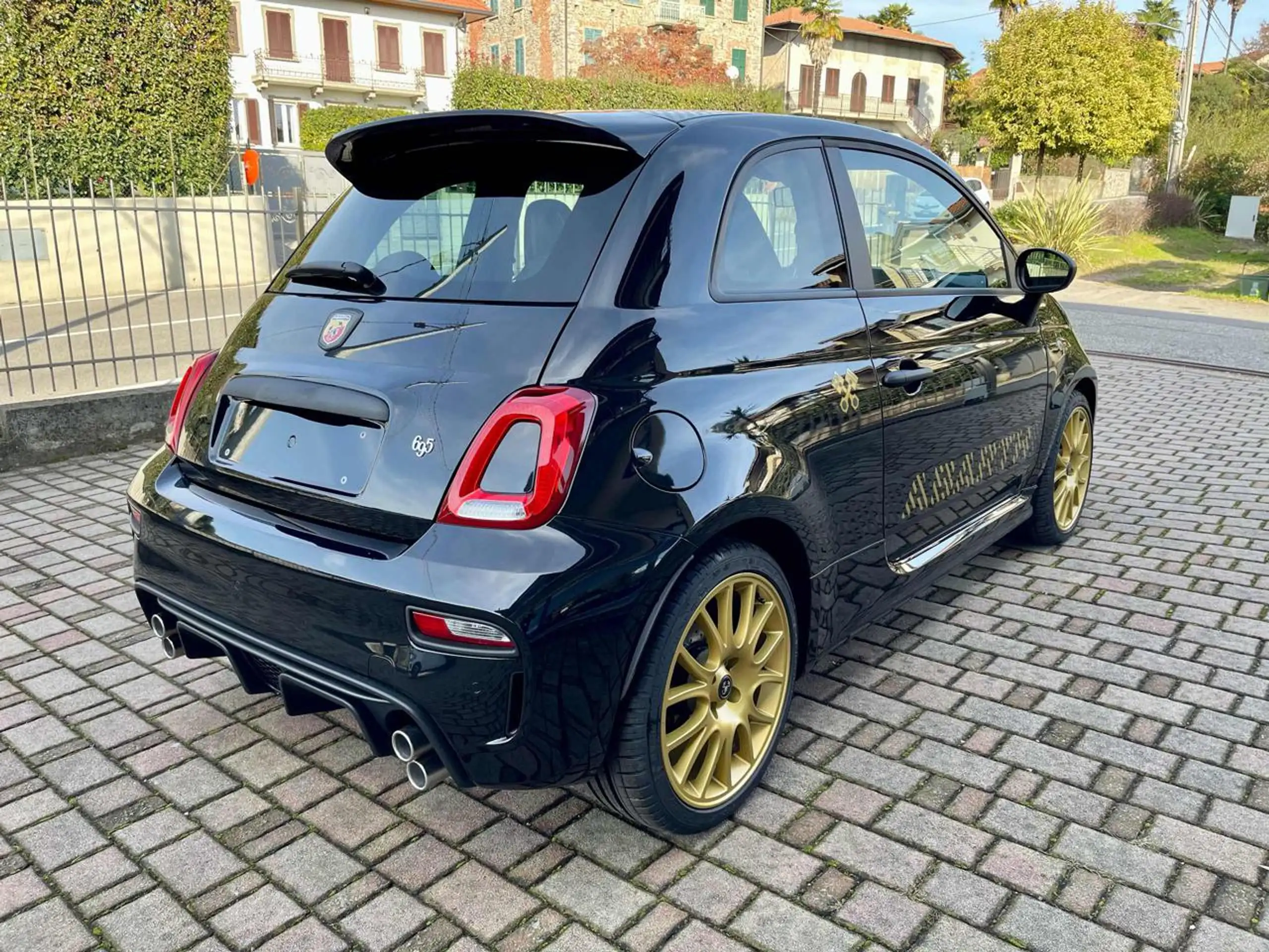 Abarth - 695