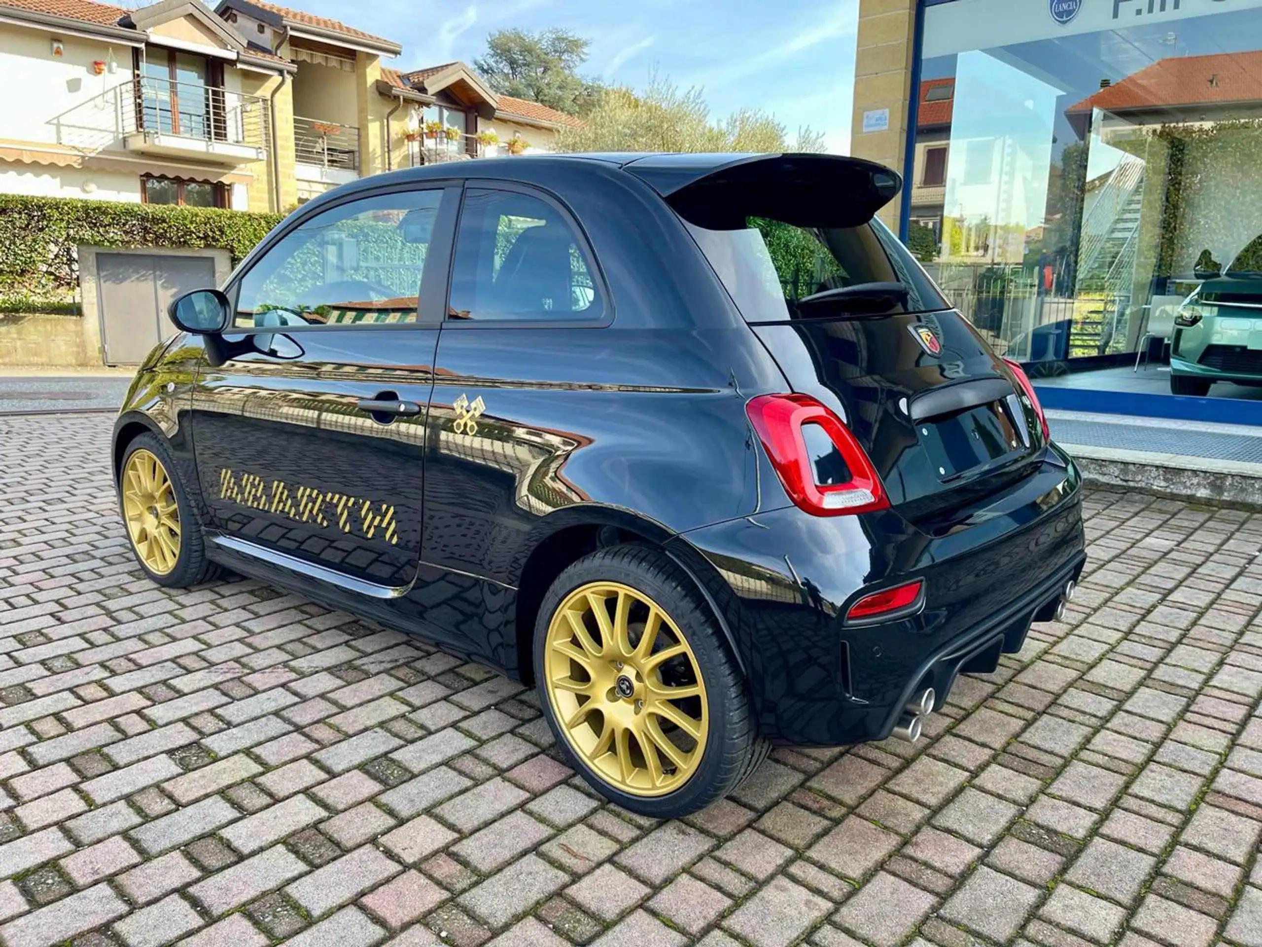 Abarth - 695