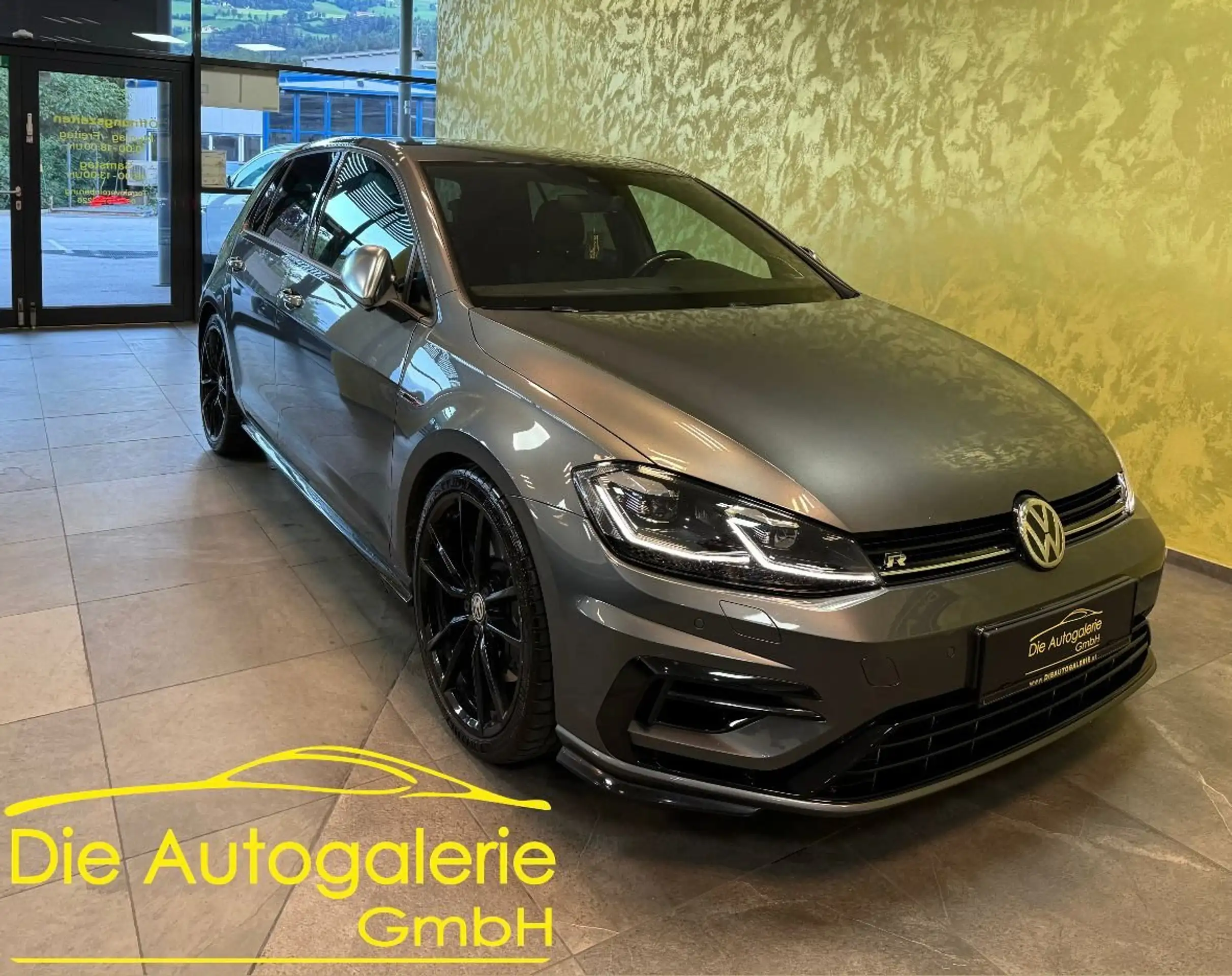 Volkswagen - Golf R