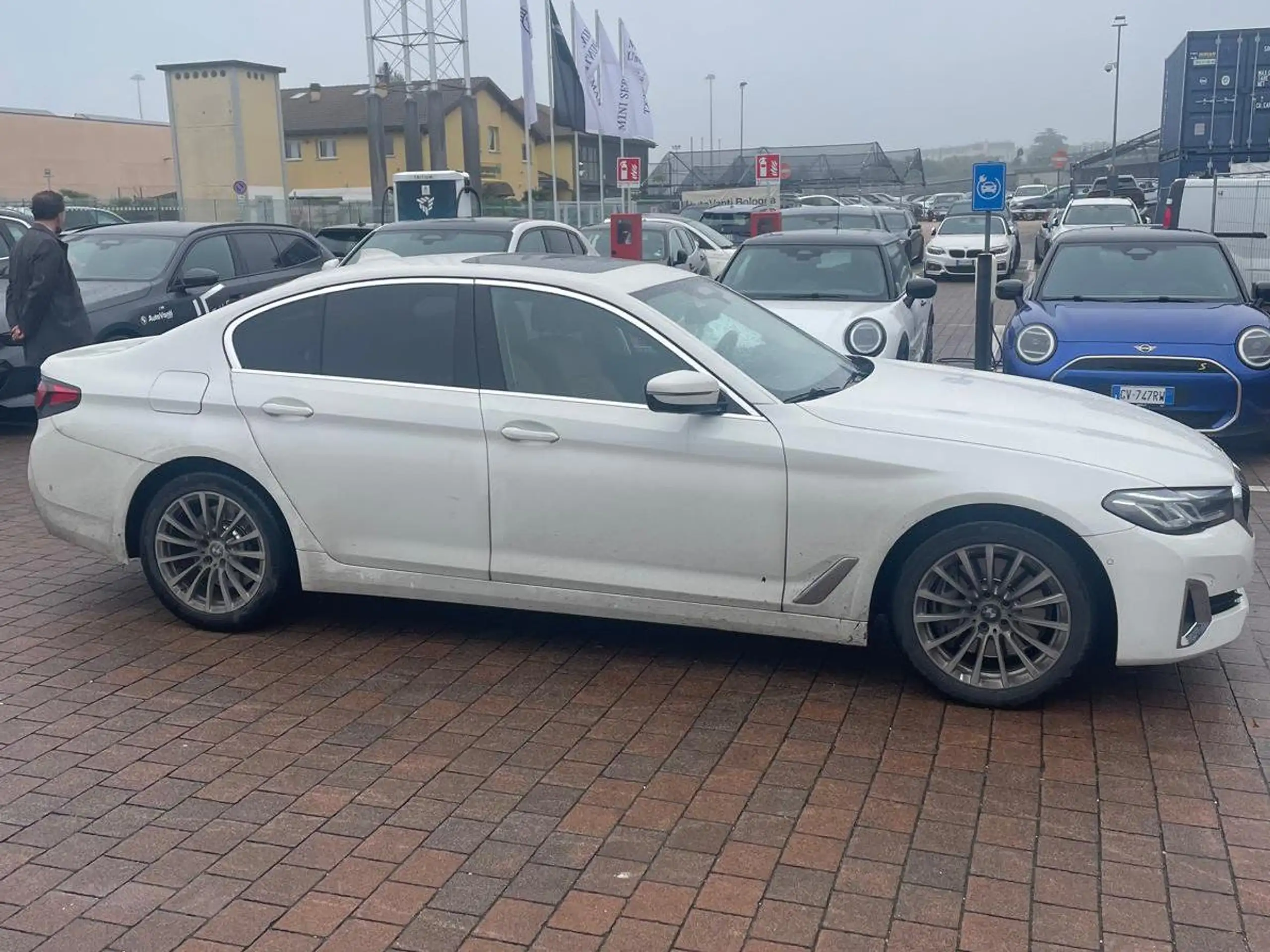 BMW - 530