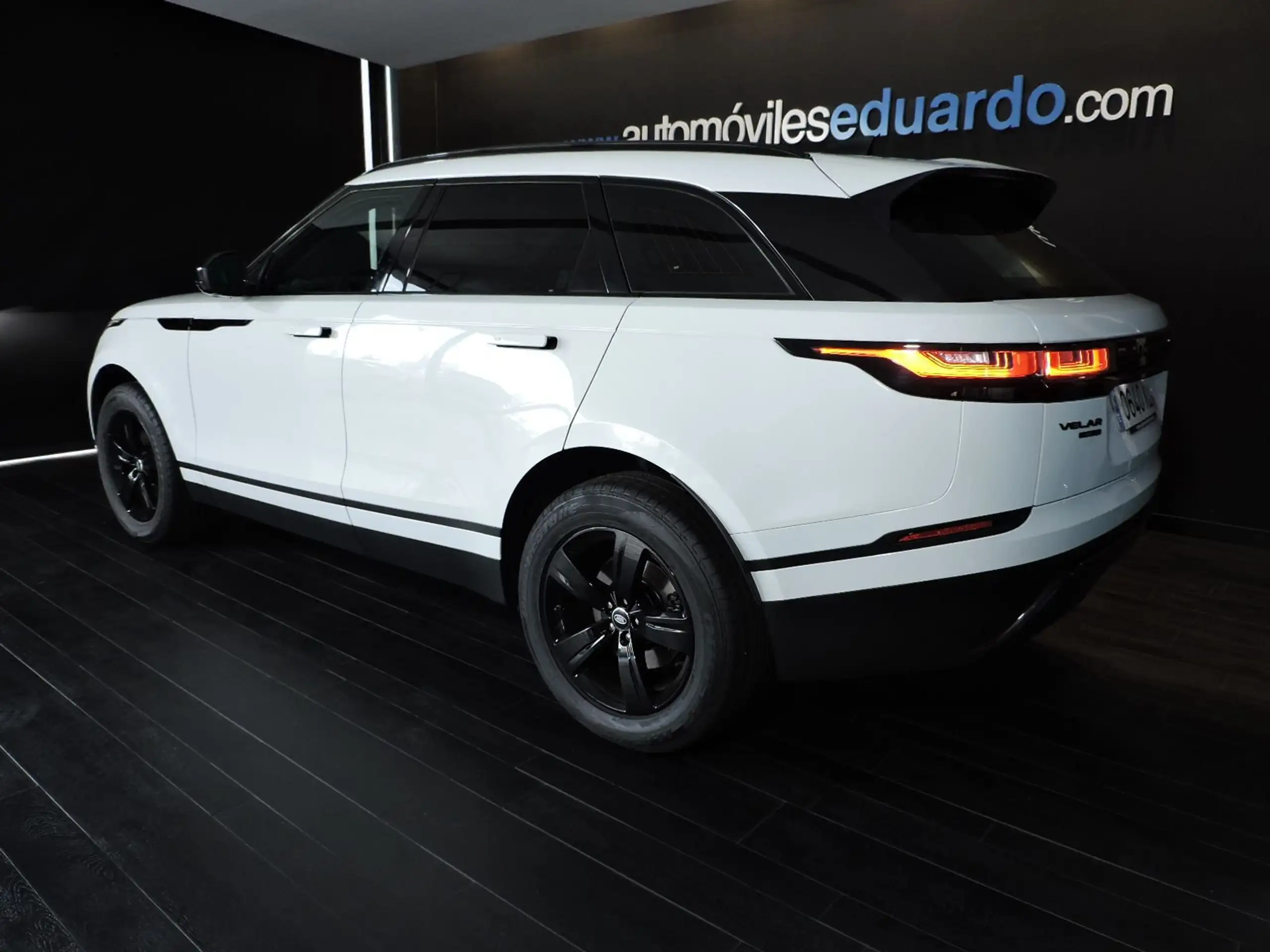 Land Rover - Range Rover Velar