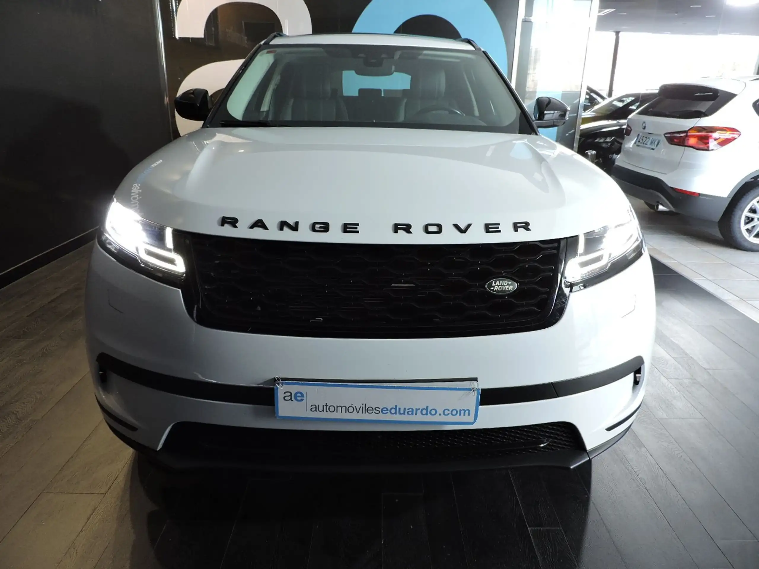 Land Rover - Range Rover Velar