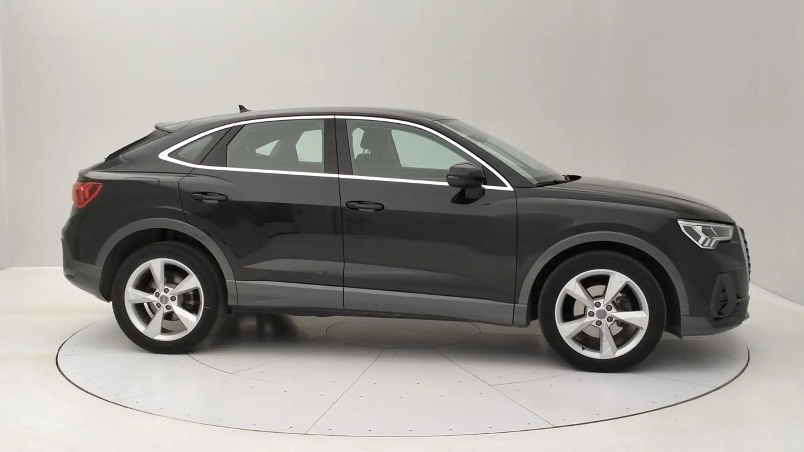 Audi - Q3