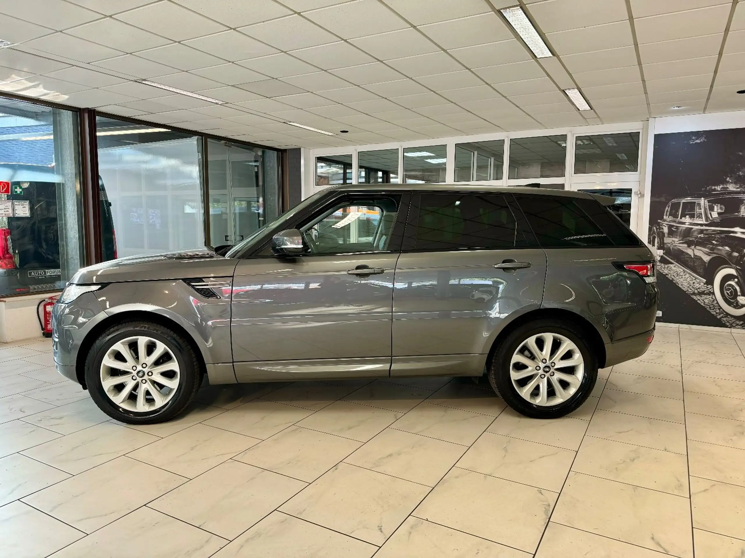 Land Rover - Range Rover Sport