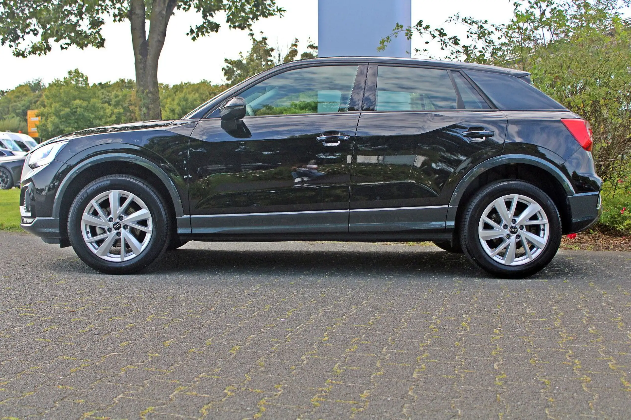 Audi - Q2