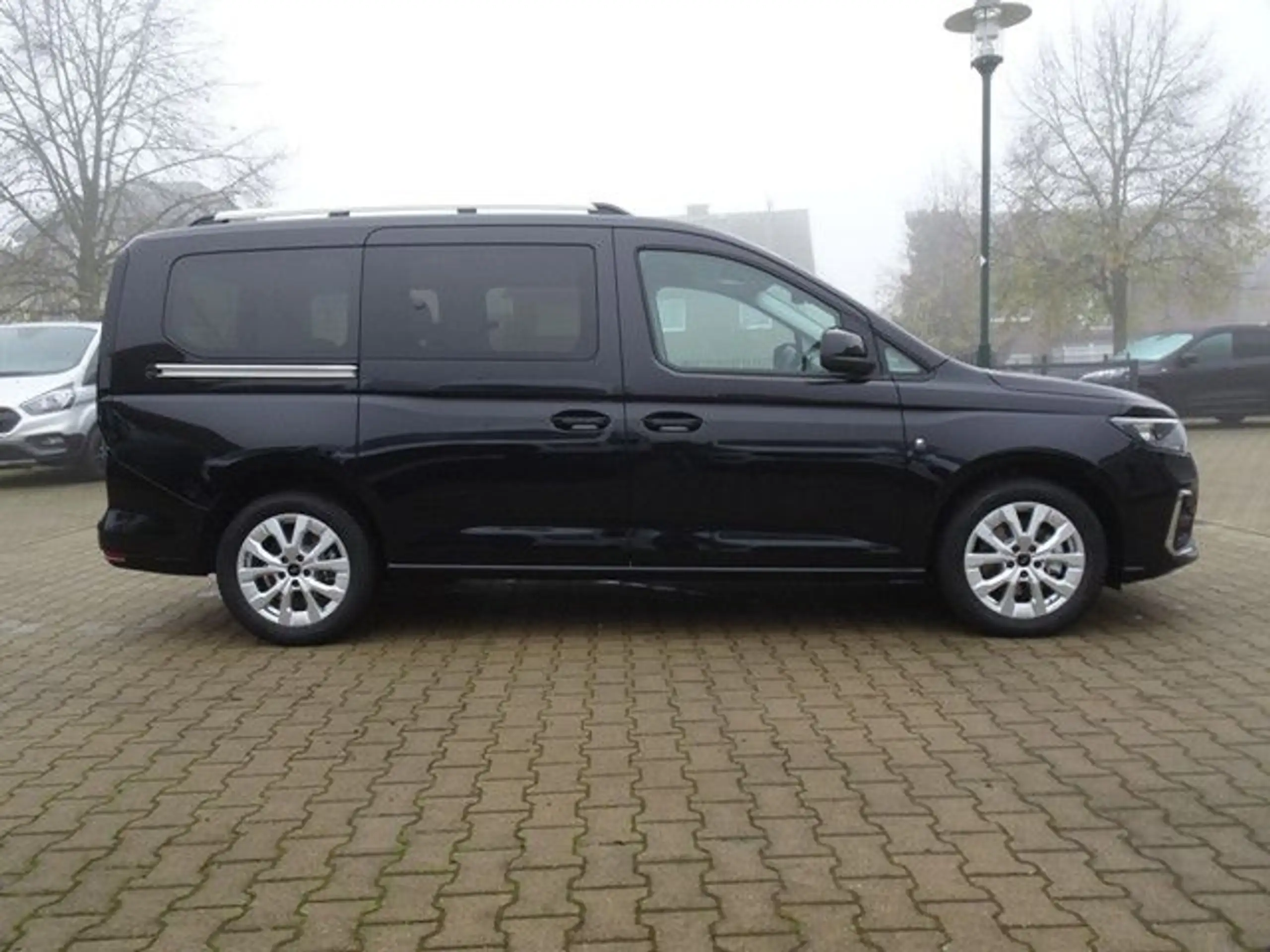 Ford - Grand Tourneo