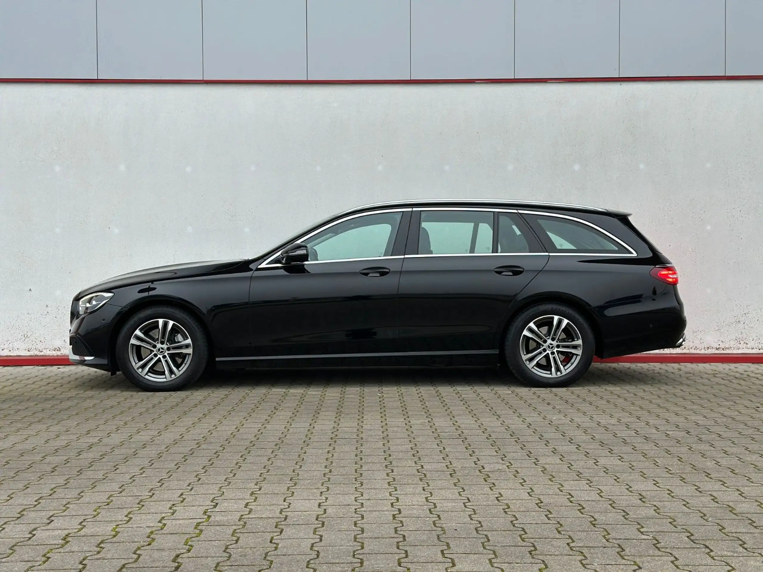 Mercedes-Benz - E 220