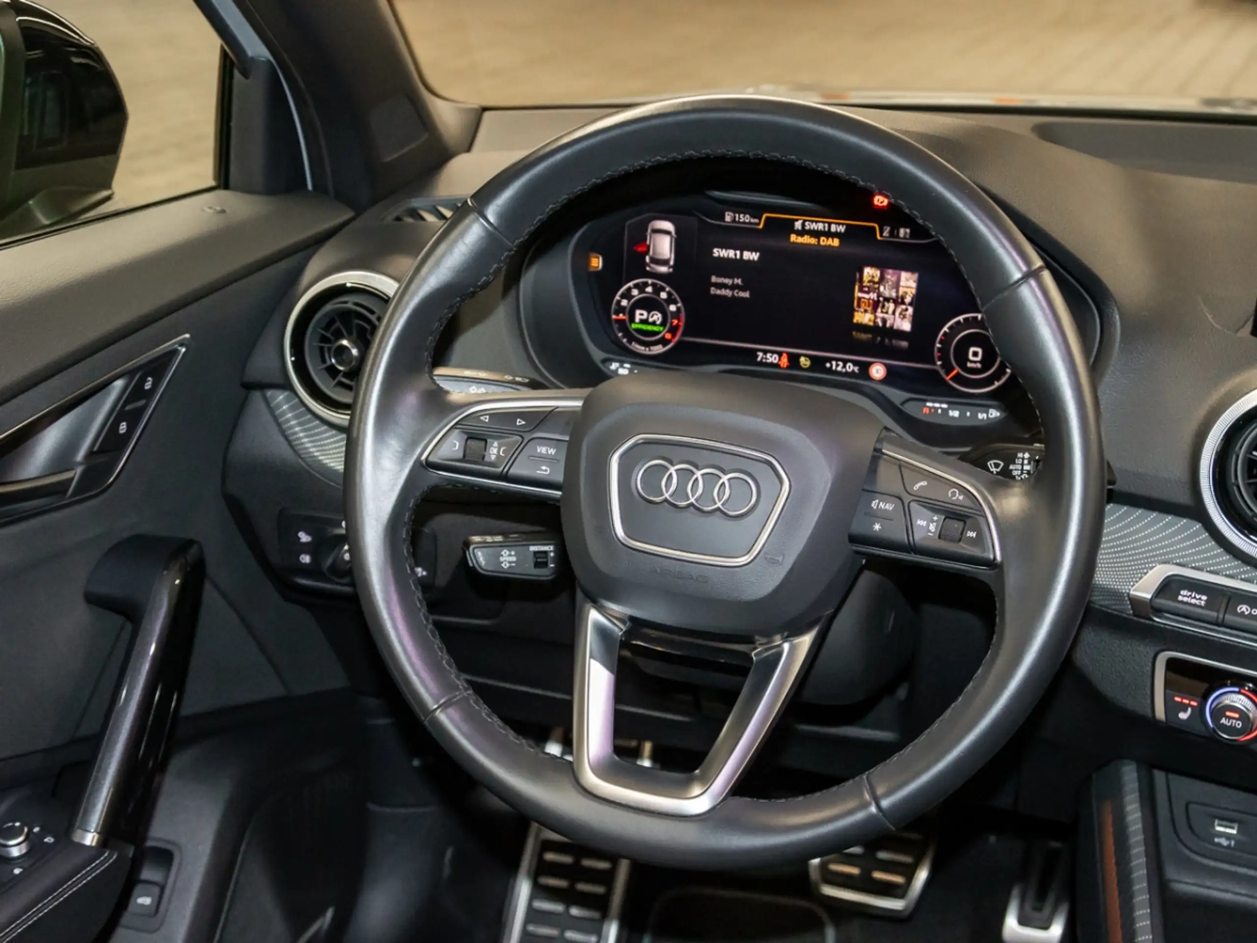 Audi - Q2