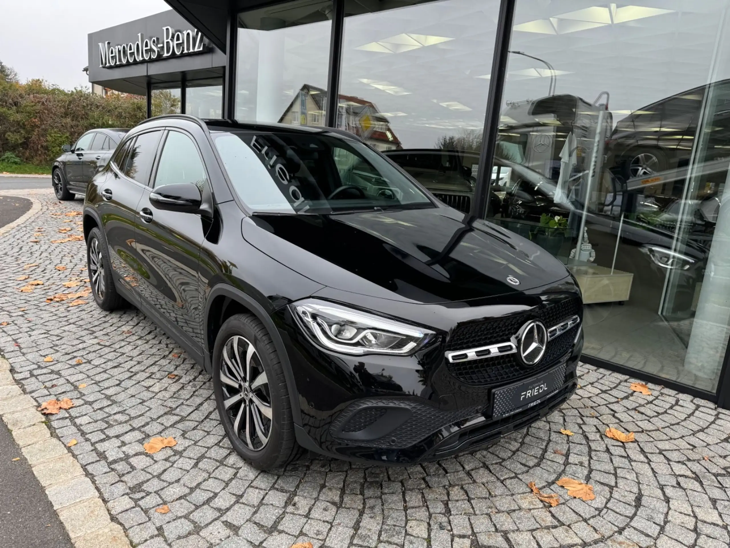 Mercedes-Benz - GLA 180