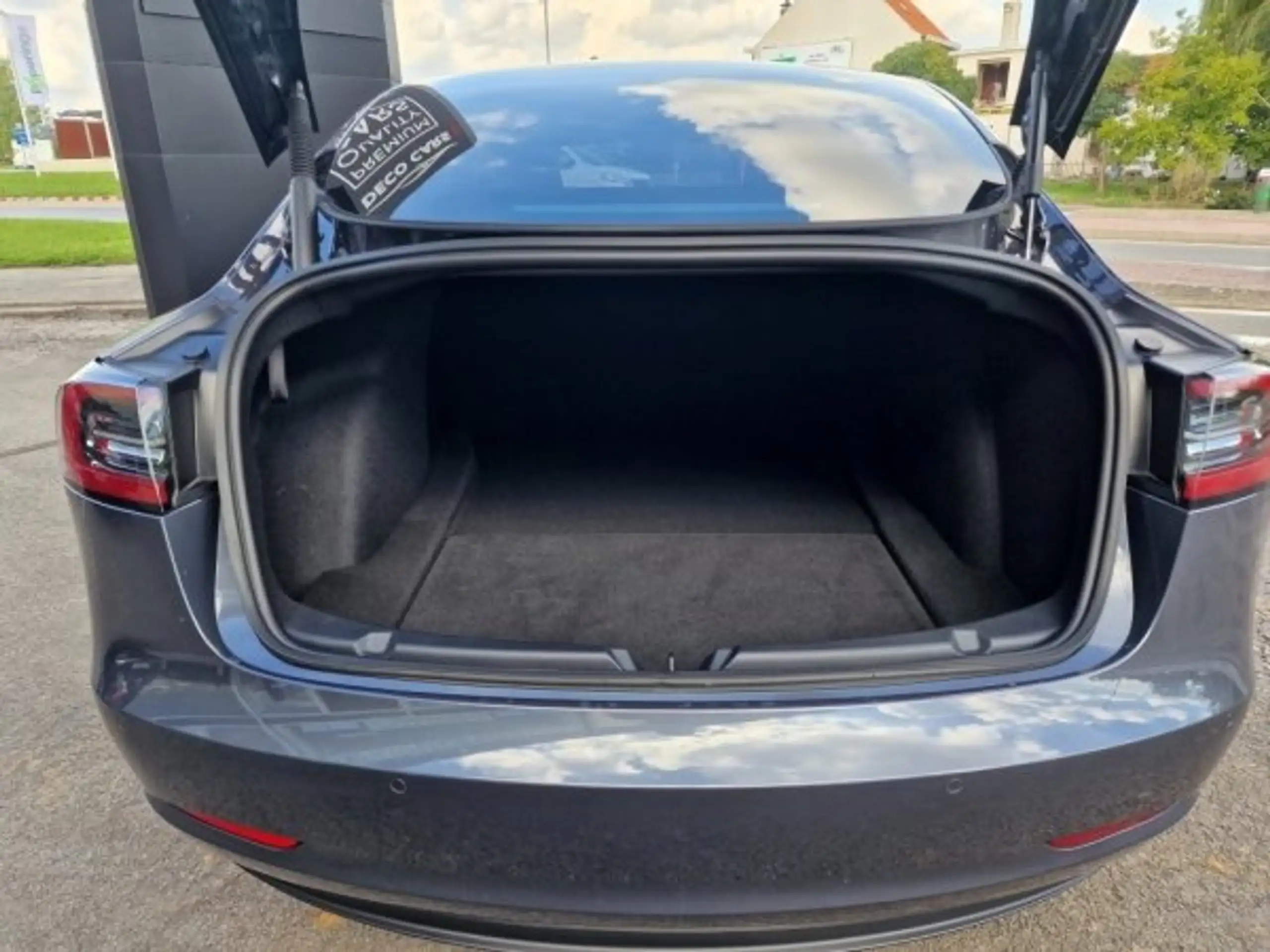 Tesla - Model 3