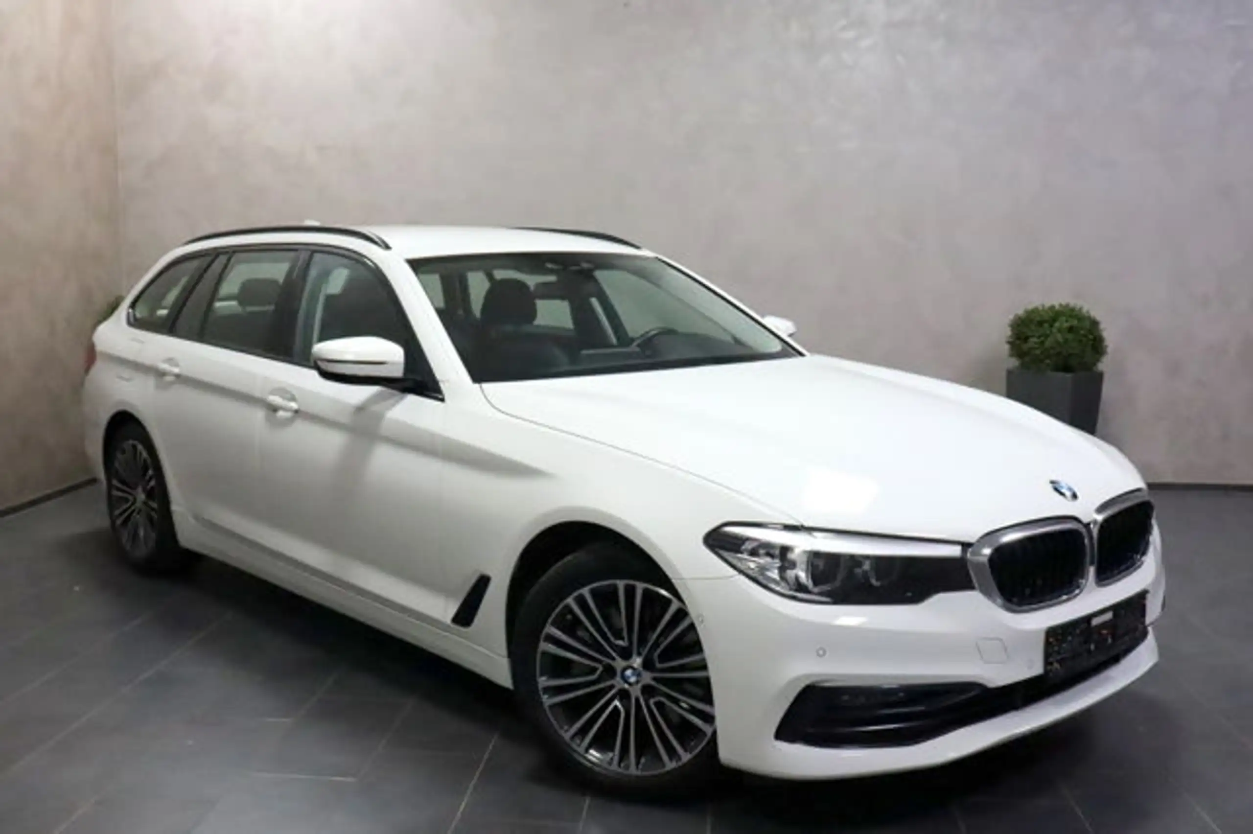 BMW - 530