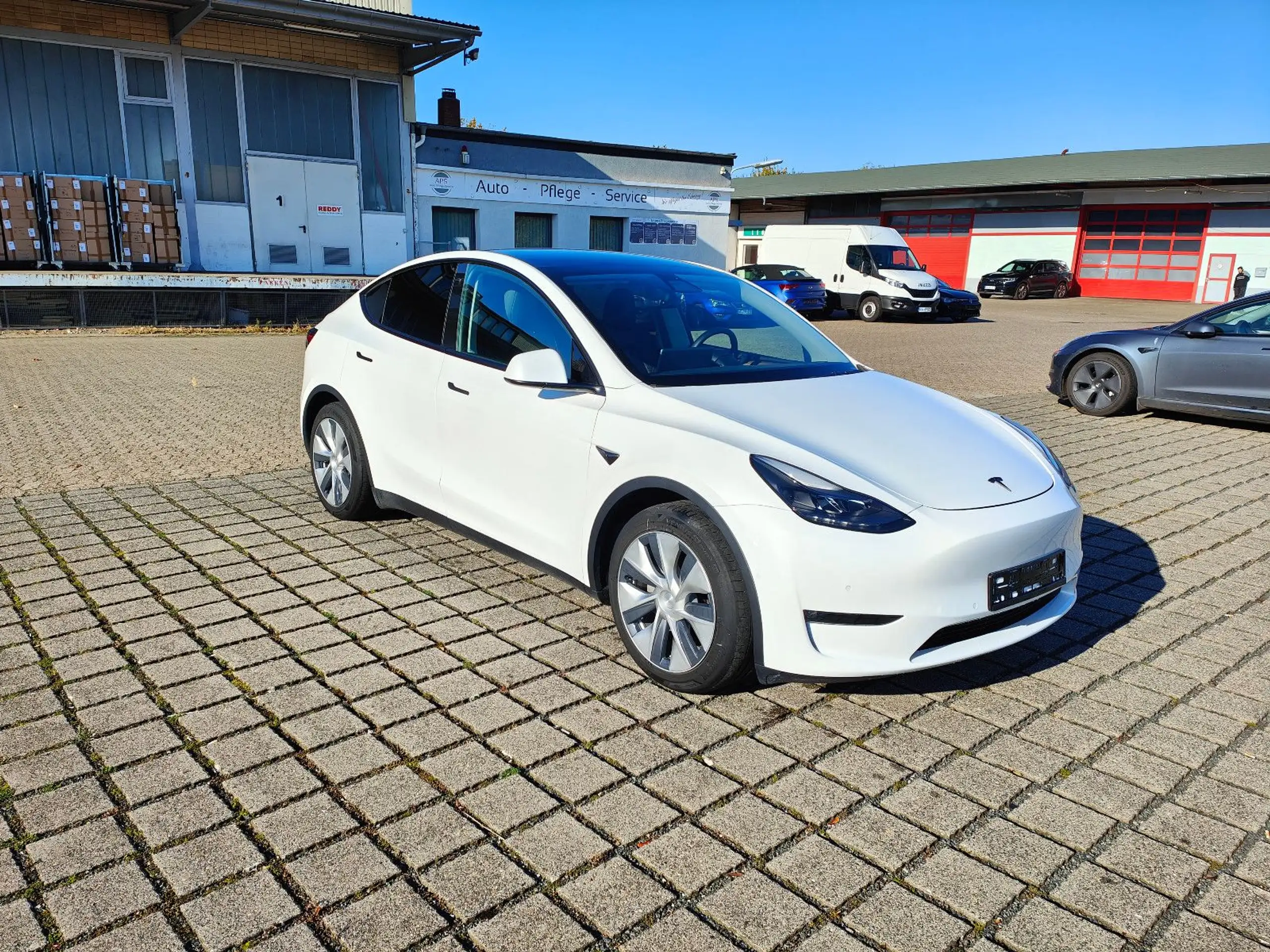 Tesla - Model Y