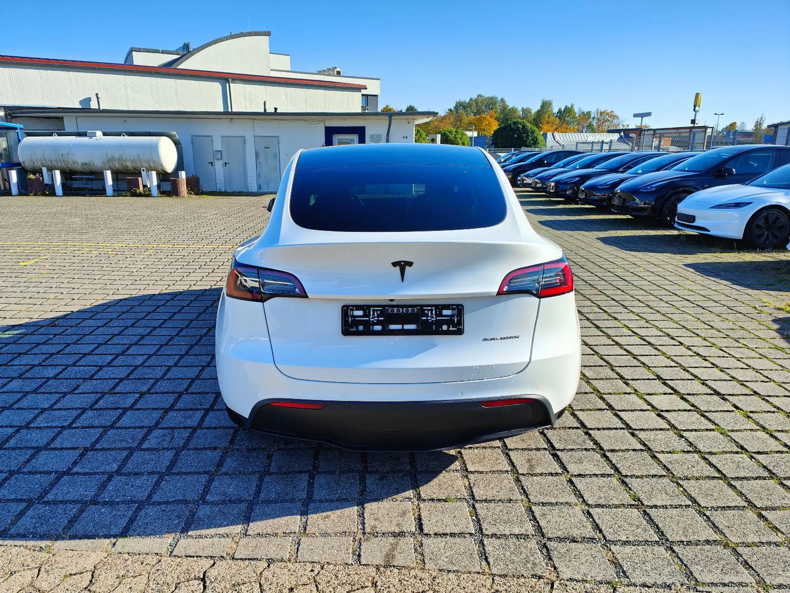 Tesla - Model Y