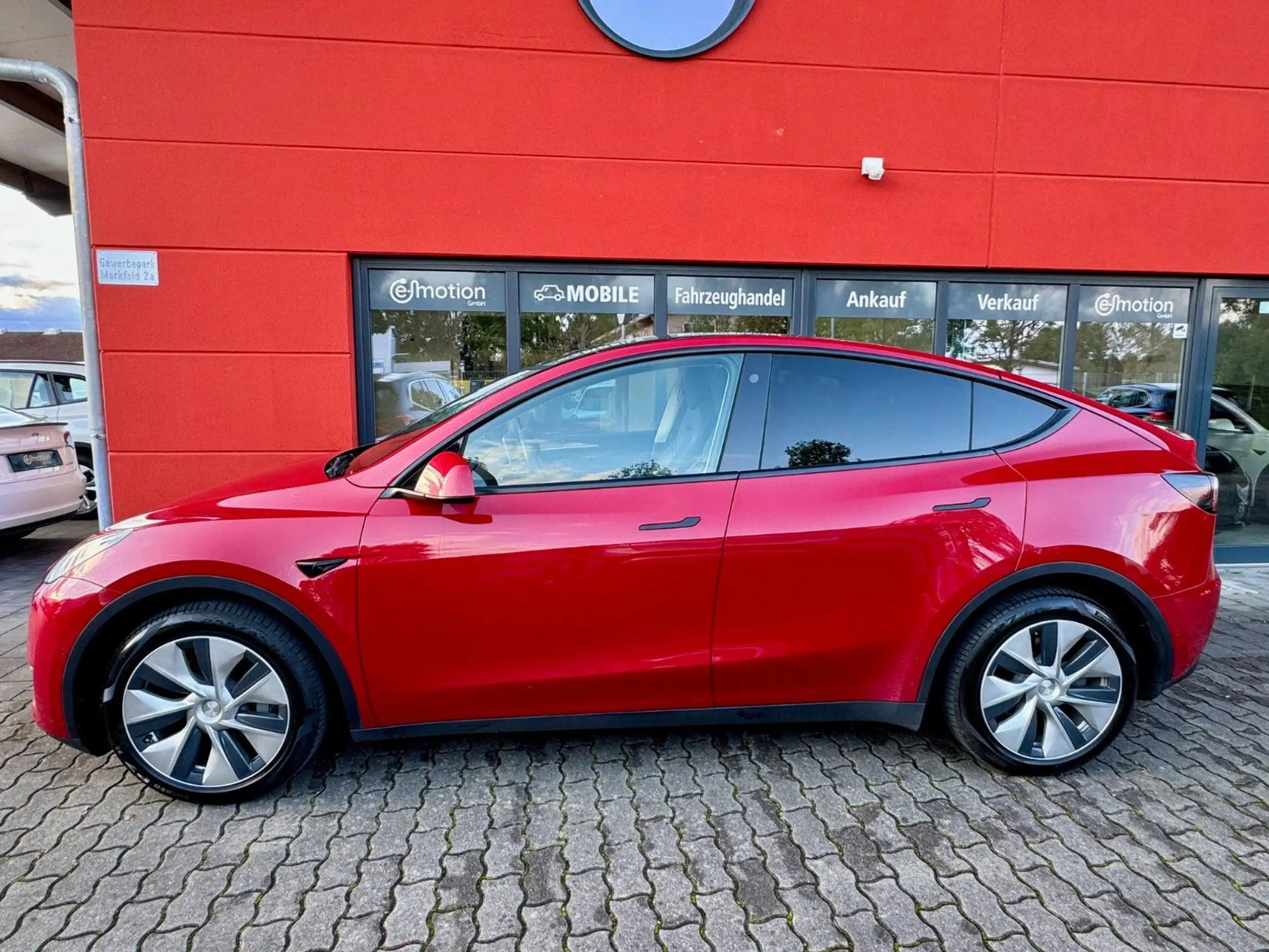 Tesla - Model Y