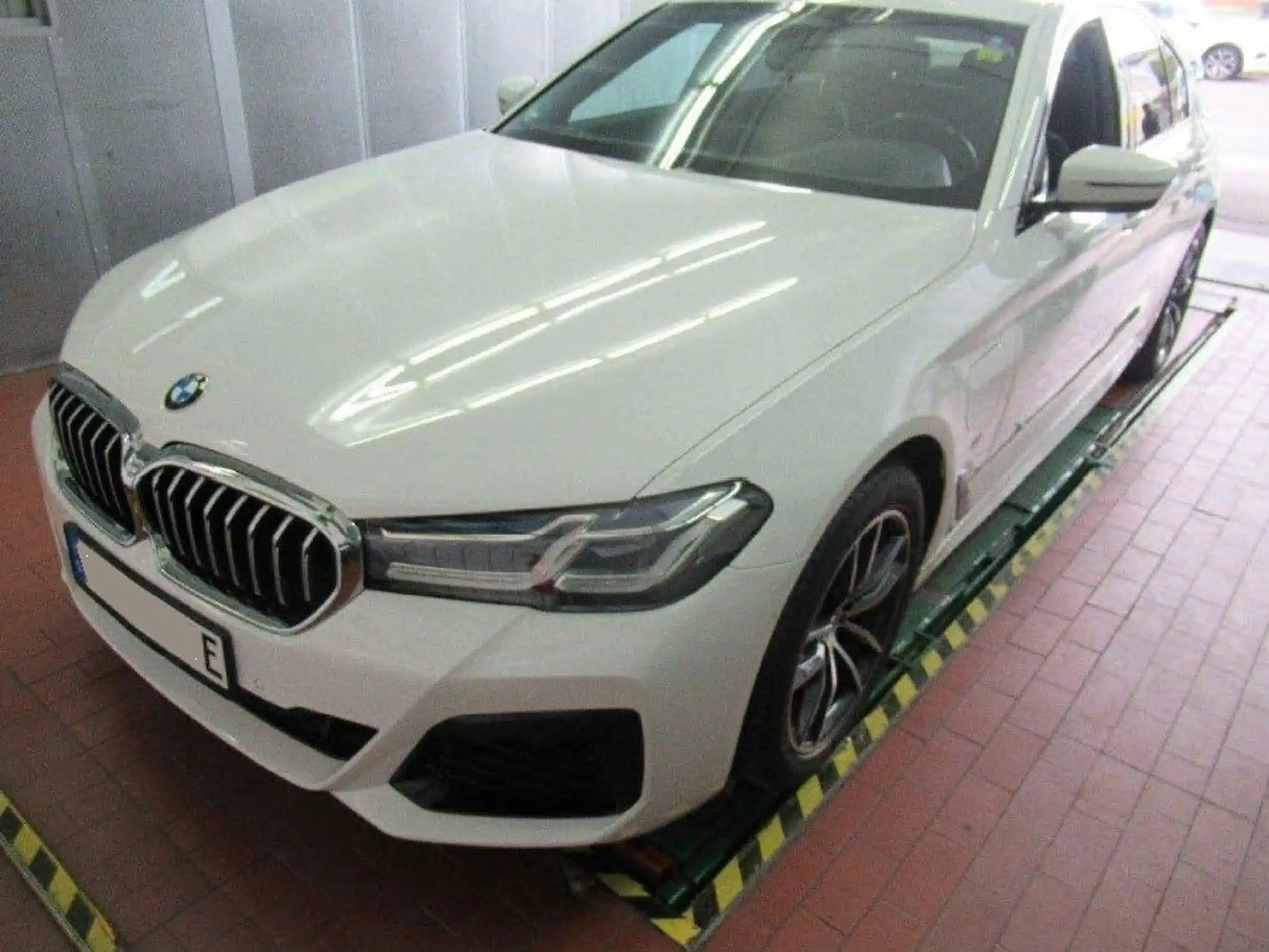 BMW - 530