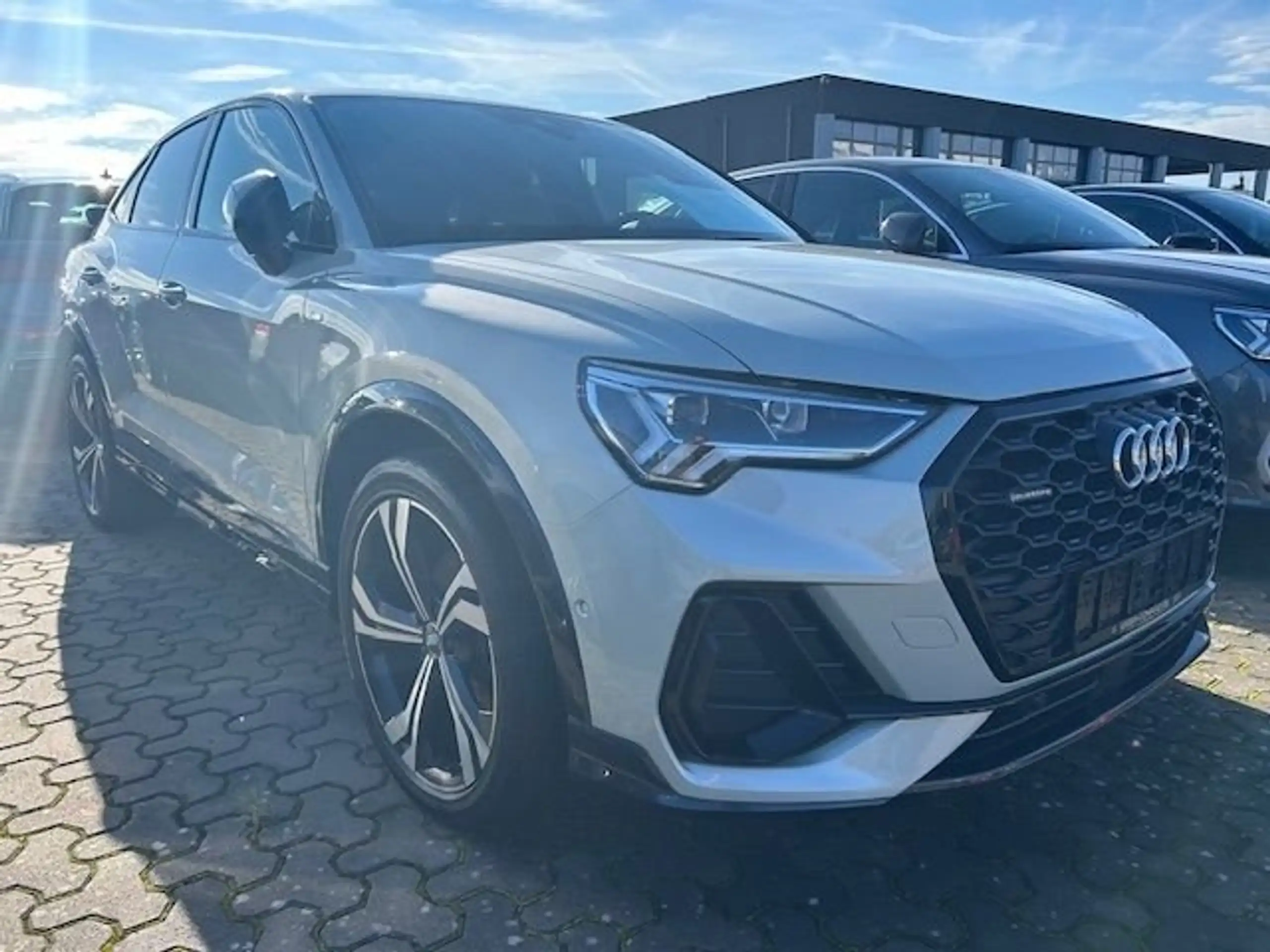 Audi - Q3