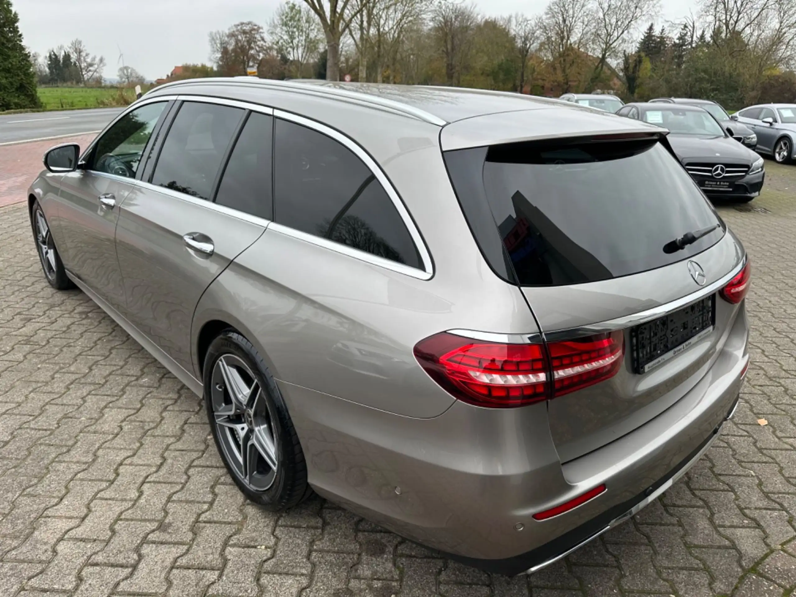 Mercedes-Benz - E 220