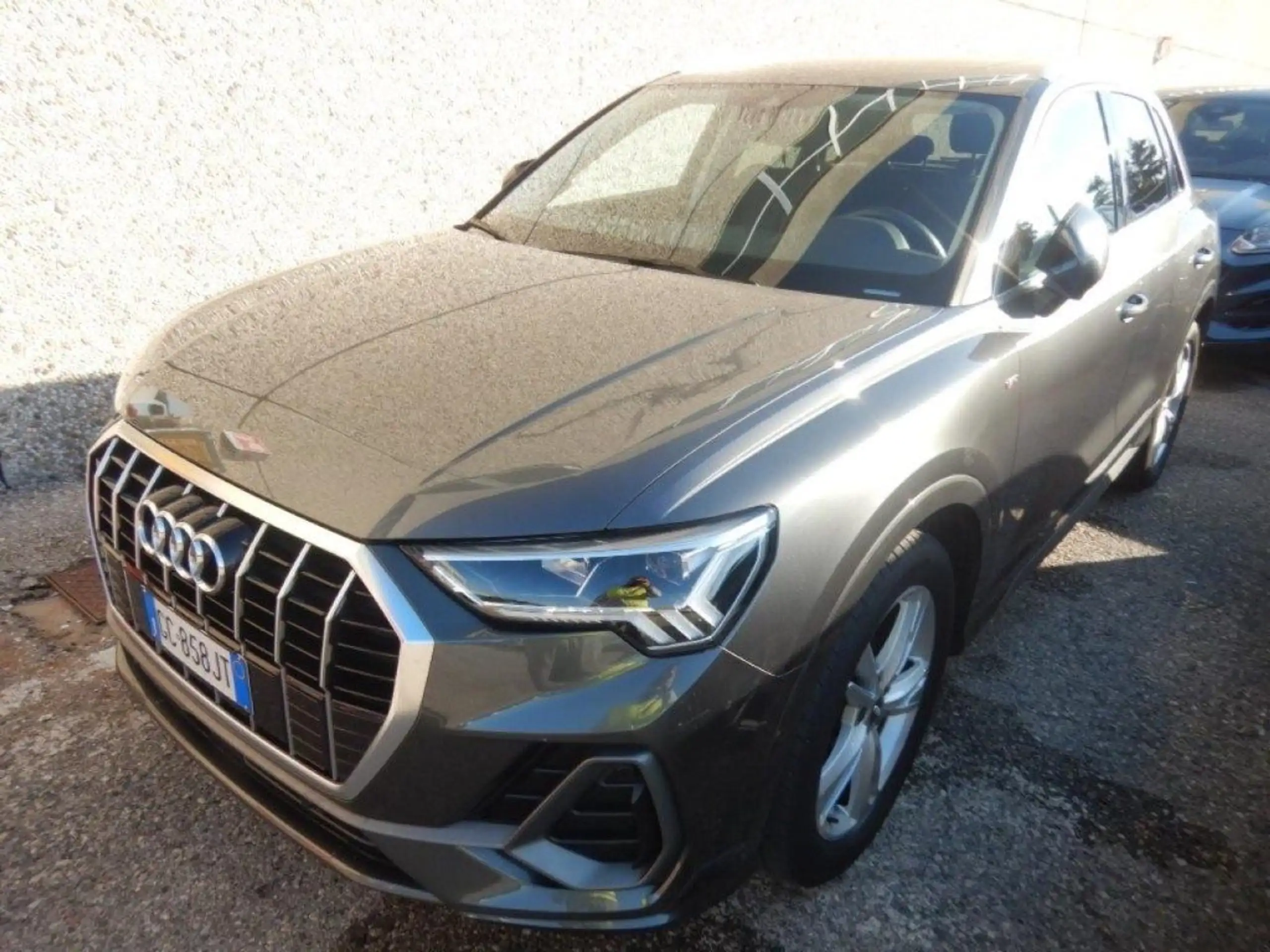 Audi - Q3