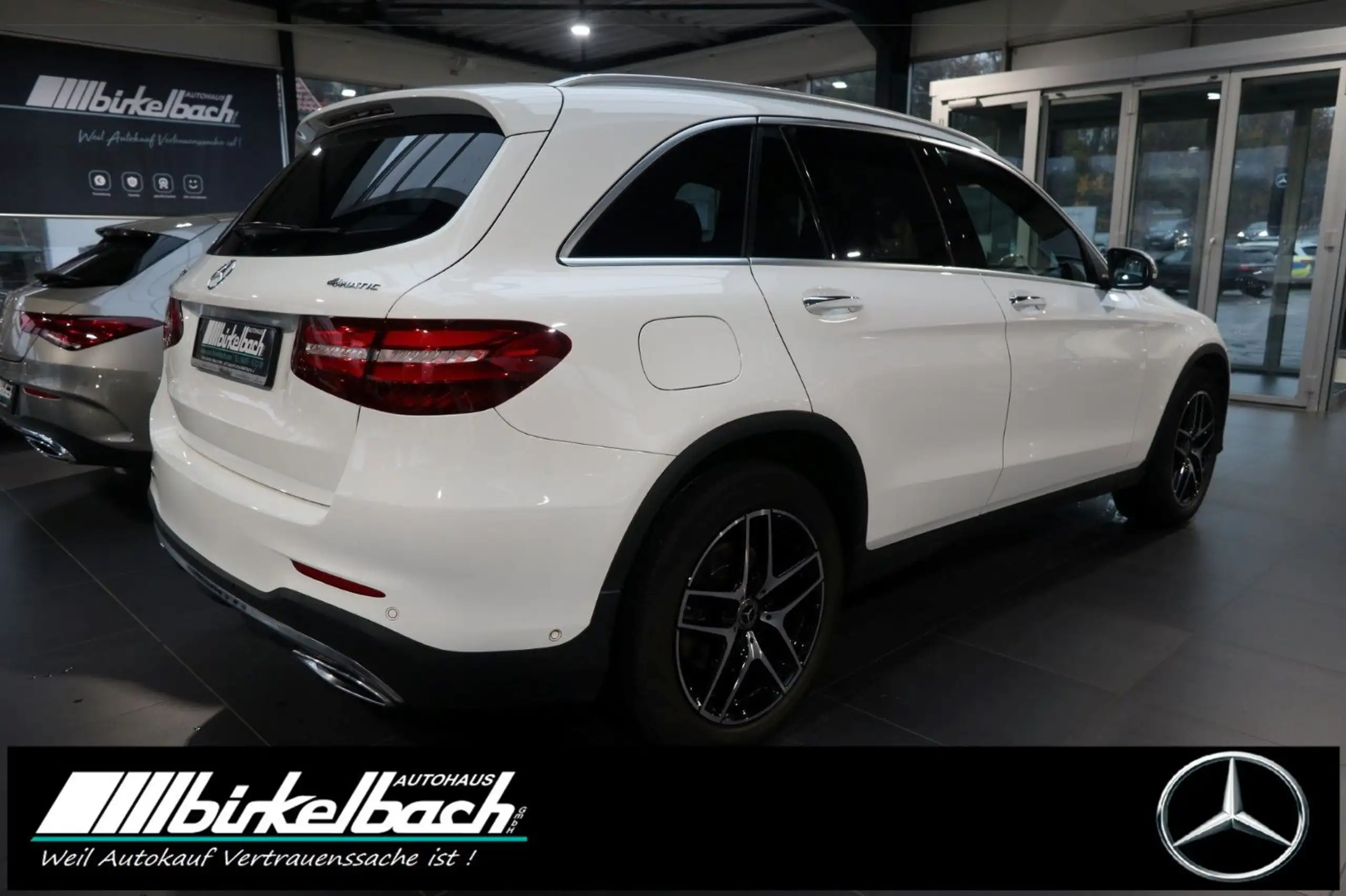 Mercedes-Benz - GLC 250