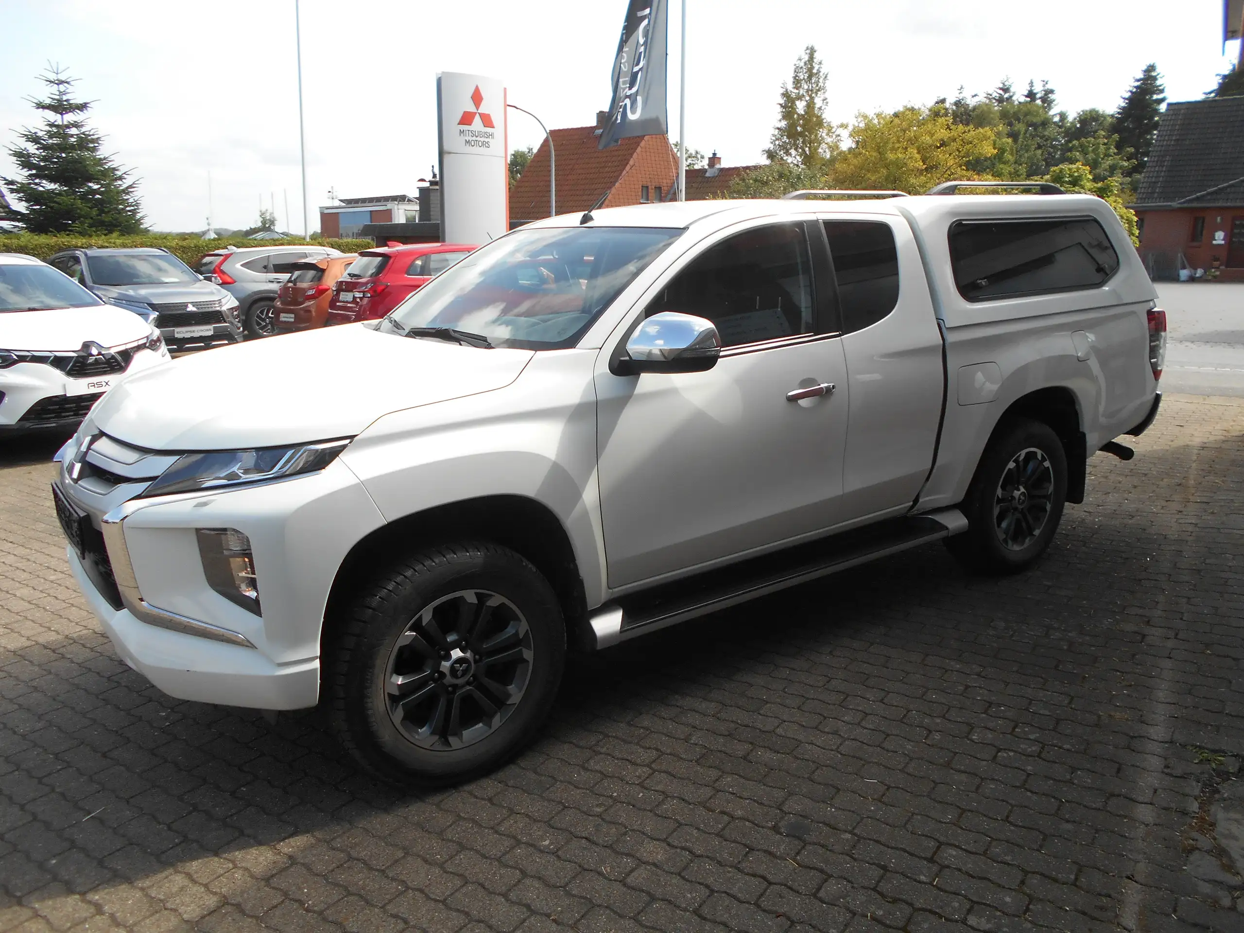 Mitsubishi - L200