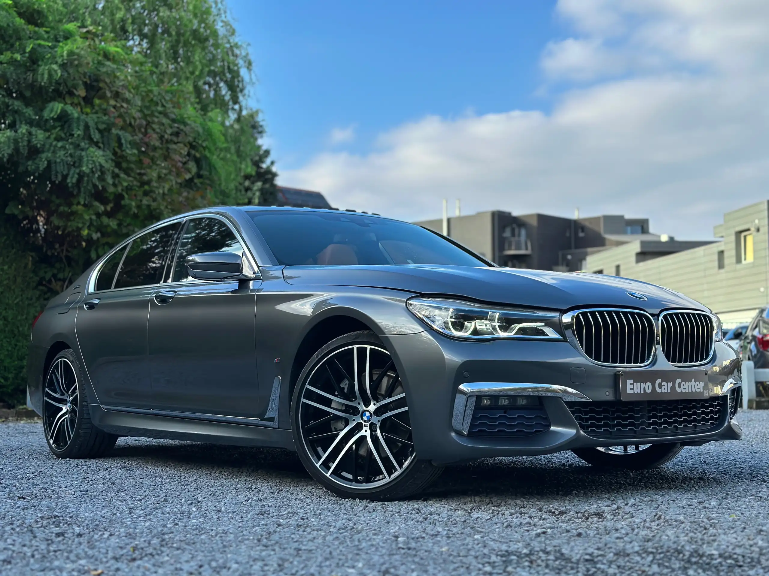 BMW - 740