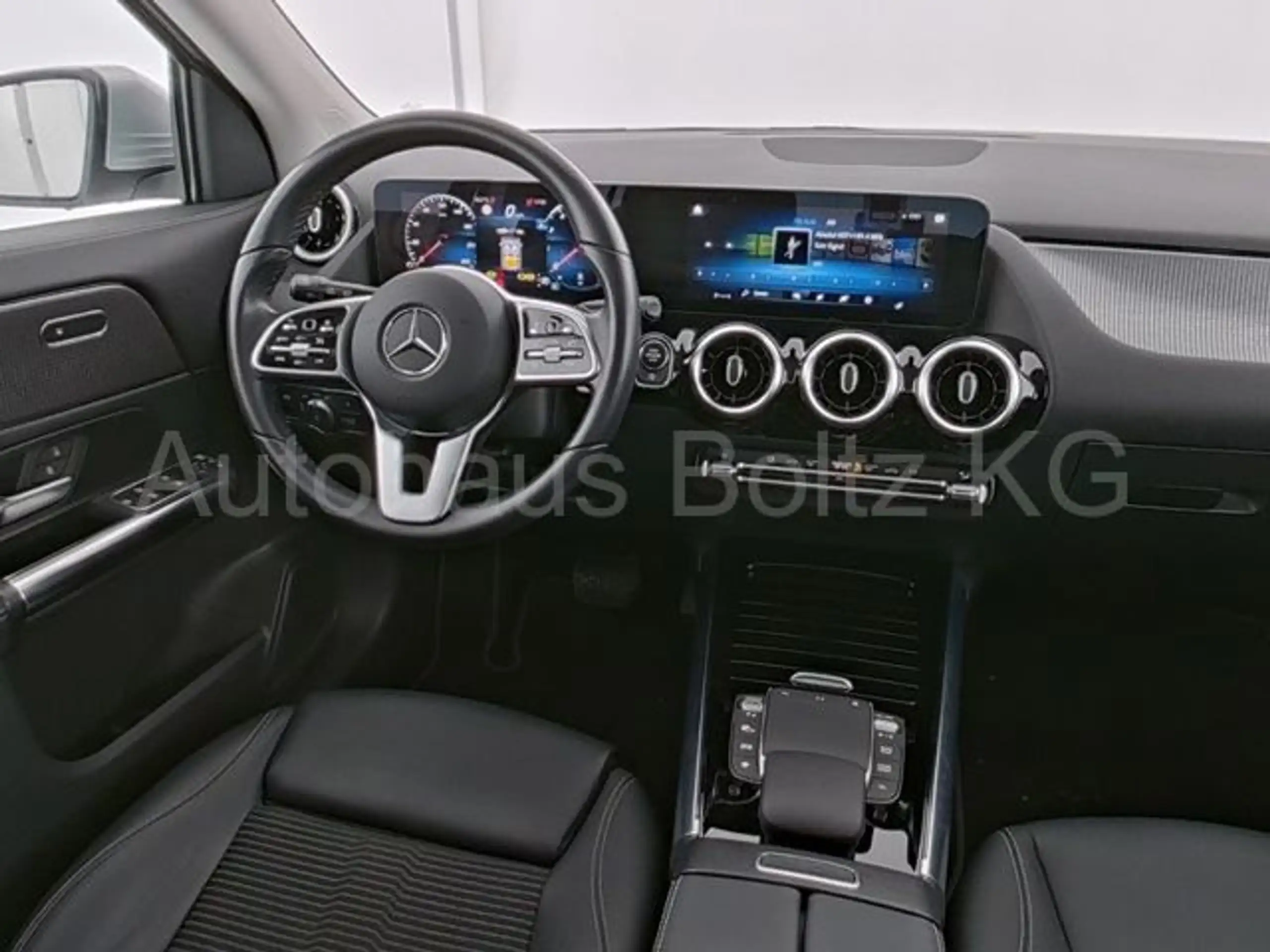 Mercedes-Benz - GLA 200