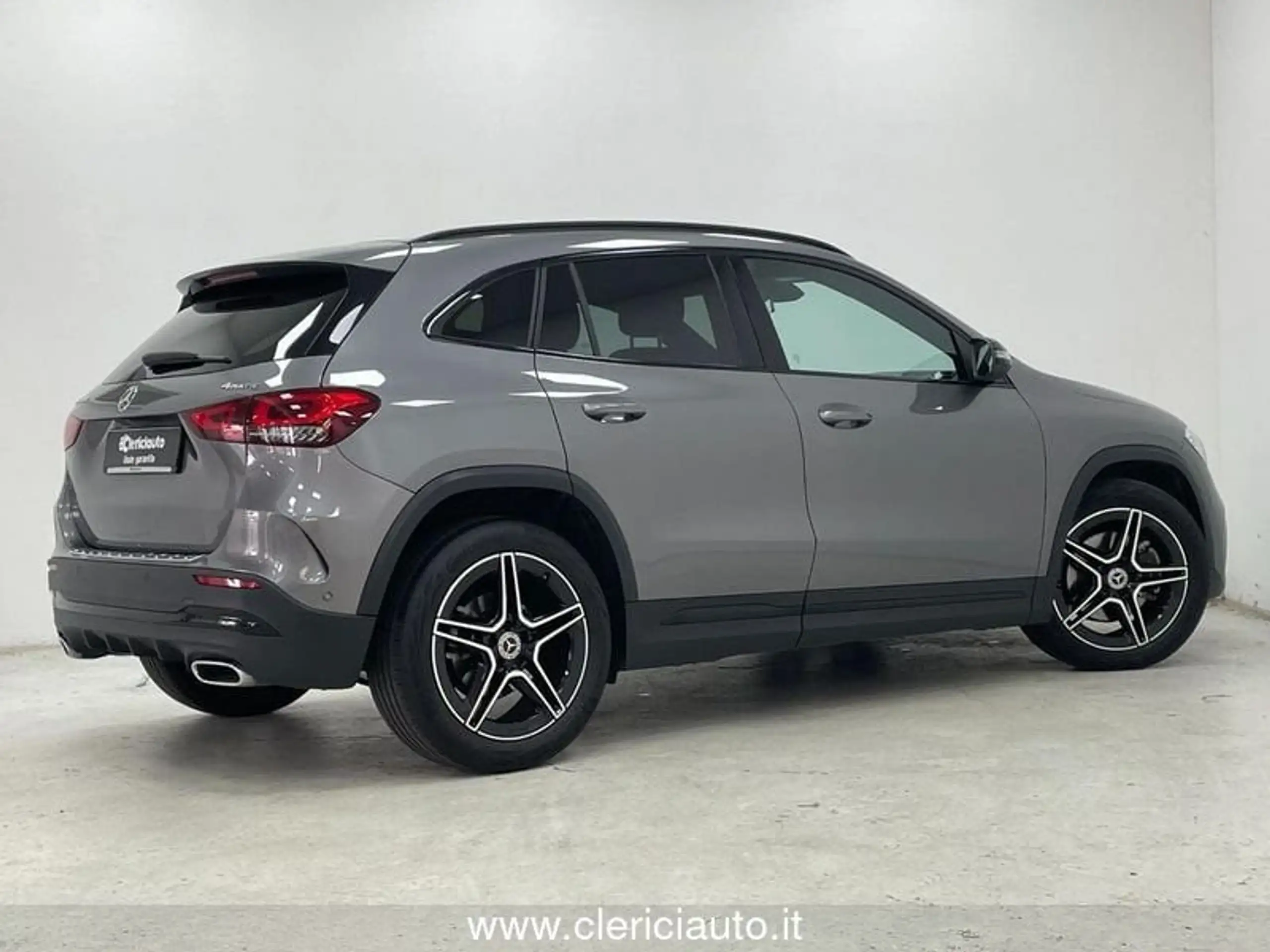 Mercedes-Benz - GLA 200