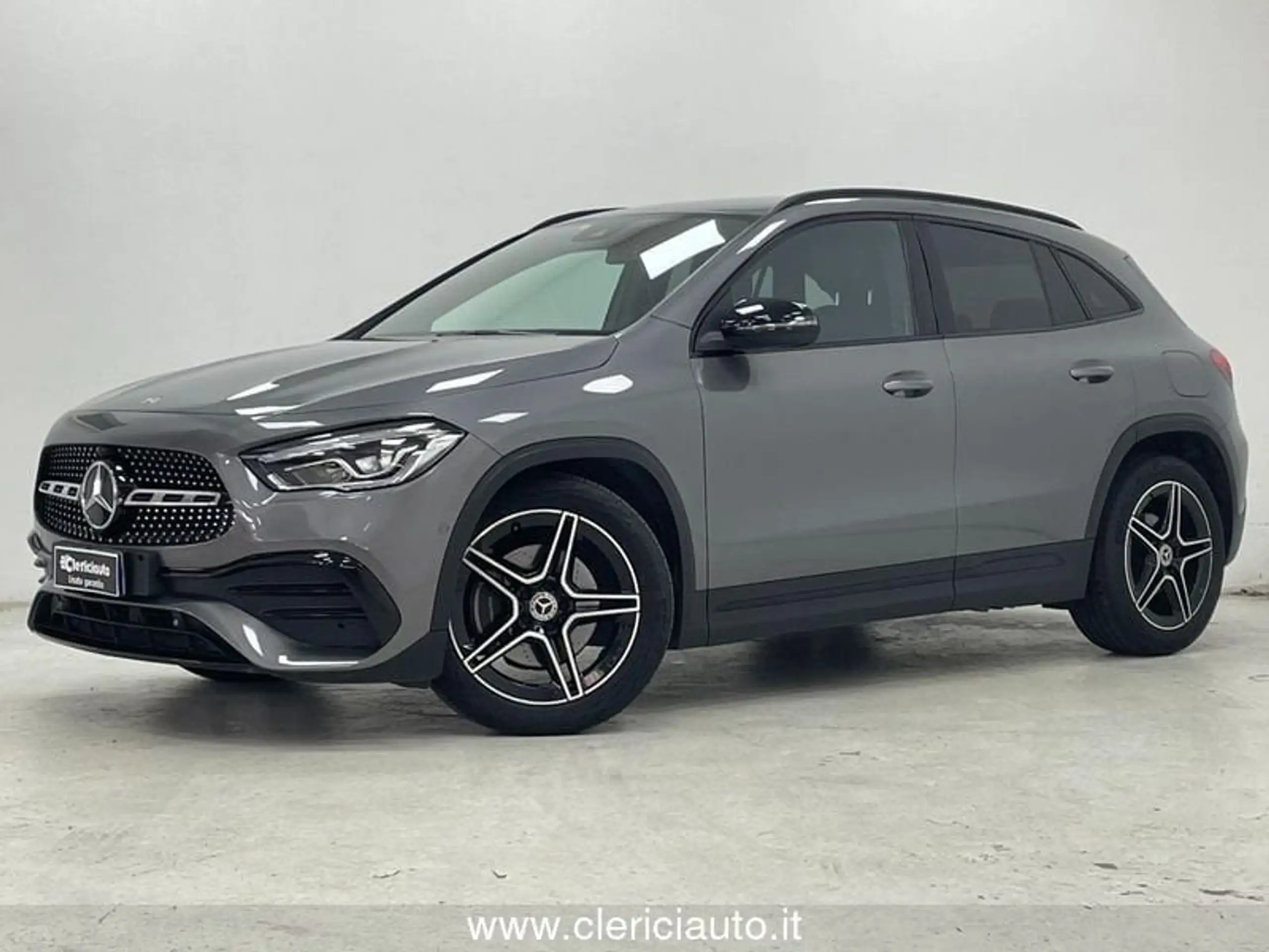 Mercedes-Benz - GLA 200